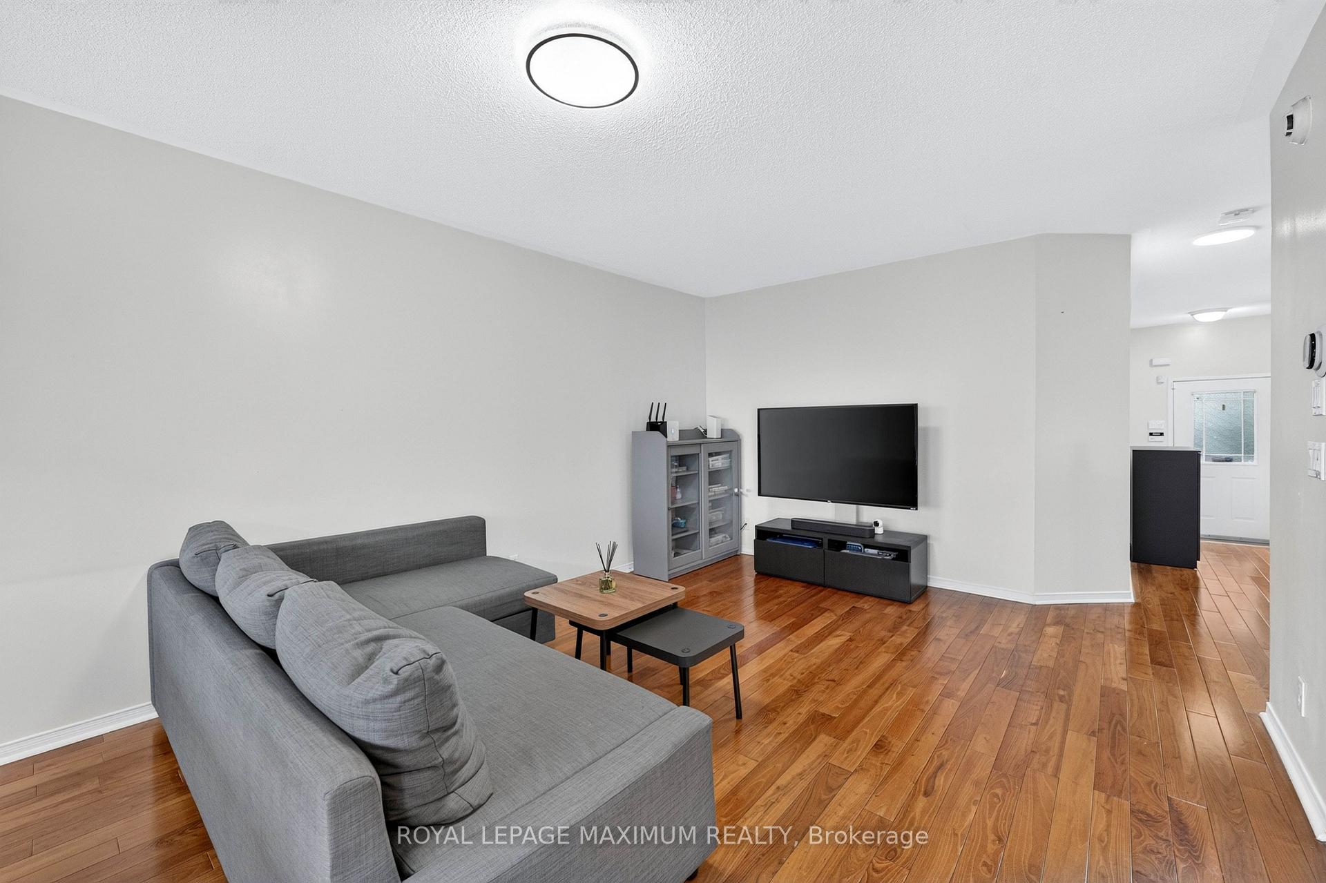 Photo 7 of 35 Marshview Avenue, Aurora, Bayview Northeast — HOMEH