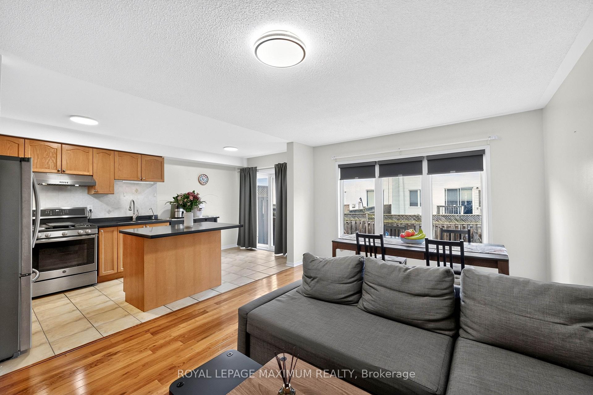 Photo 8 of 35 Marshview Avenue, Aurora, Bayview Northeast — HOMEH