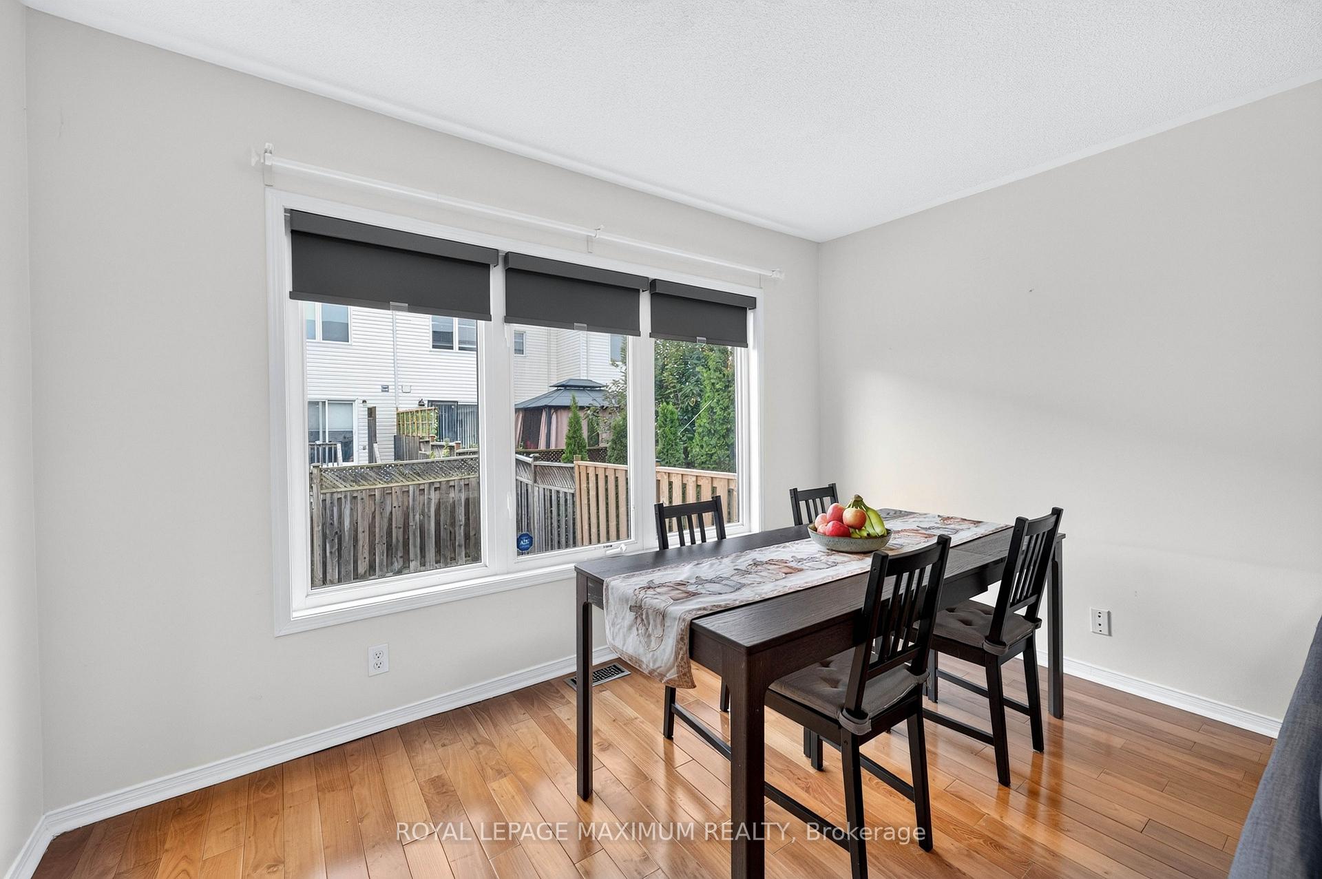 Photo 9 of 35 Marshview Avenue, Aurora, Bayview Northeast — HOMEH