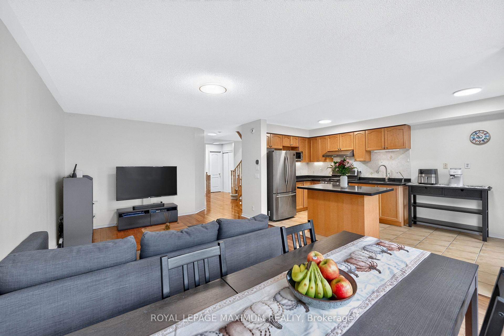 Photo 11 of 35 Marshview Avenue, Aurora, Bayview Northeast — HOMEH