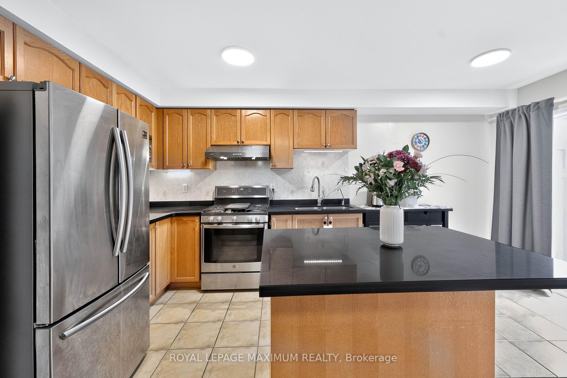 Photo 13 of 35 Marshview Avenue, Aurora, Bayview Northeast — HOMEH