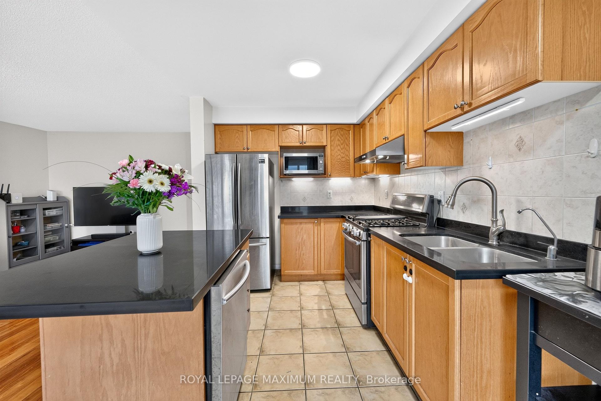 Photo 14 of 35 Marshview Avenue, Aurora, Bayview Northeast — HOMEH