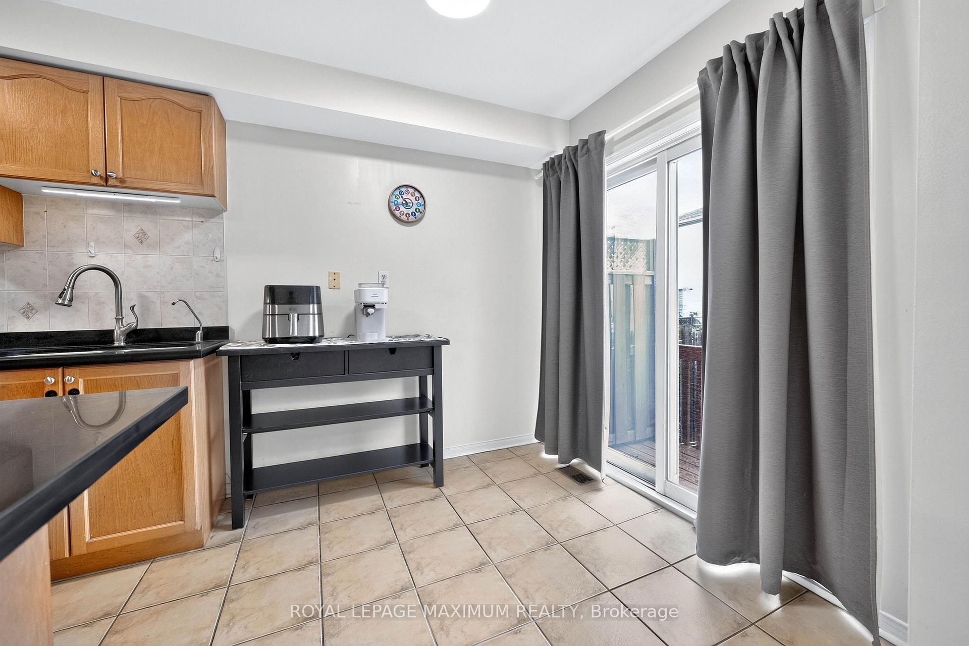 Photo 15 of 35 Marshview Avenue, Aurora, Bayview Northeast — HOMEH