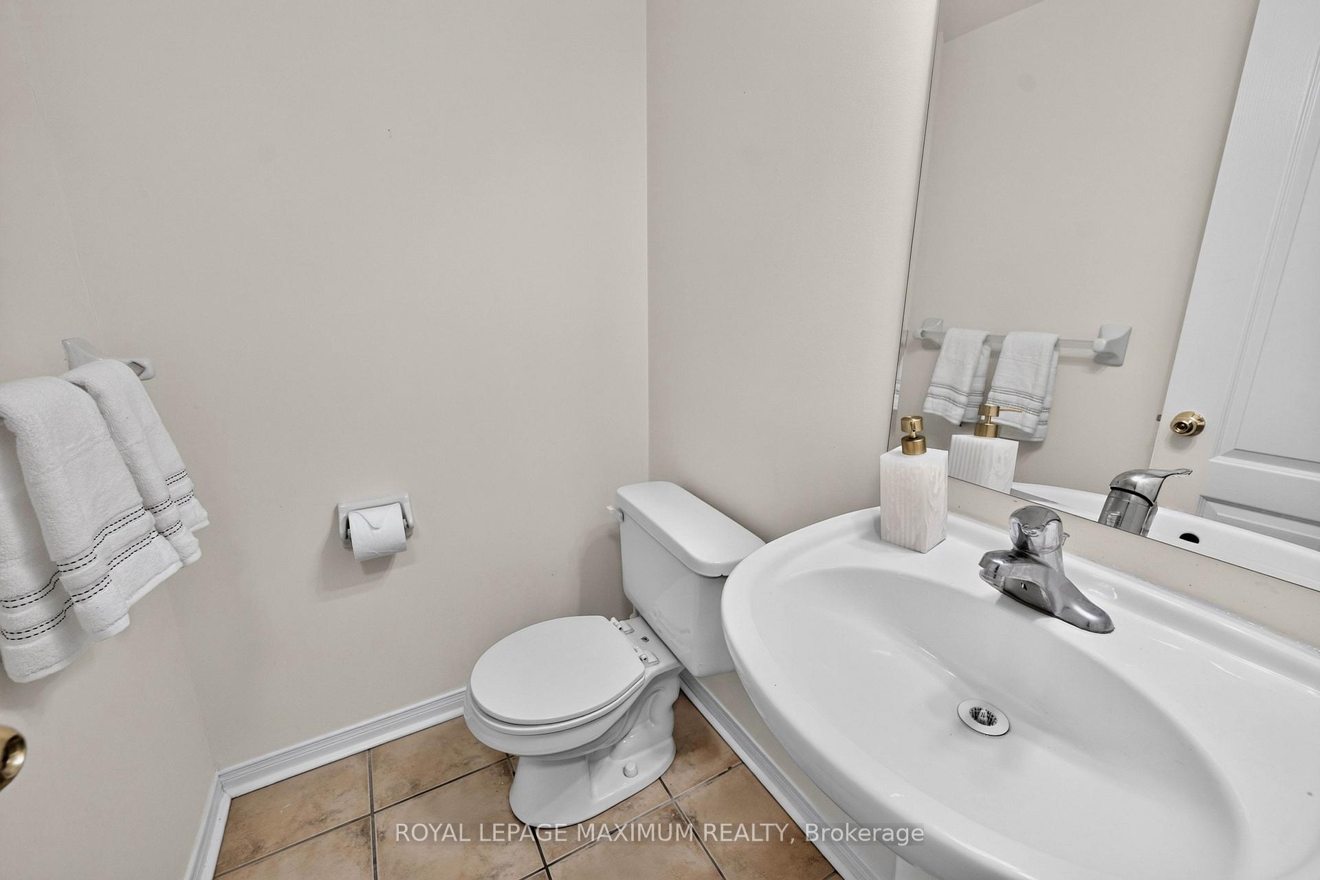 Photo 16 of 35 Marshview Avenue, Aurora, Bayview Northeast — HOMEH