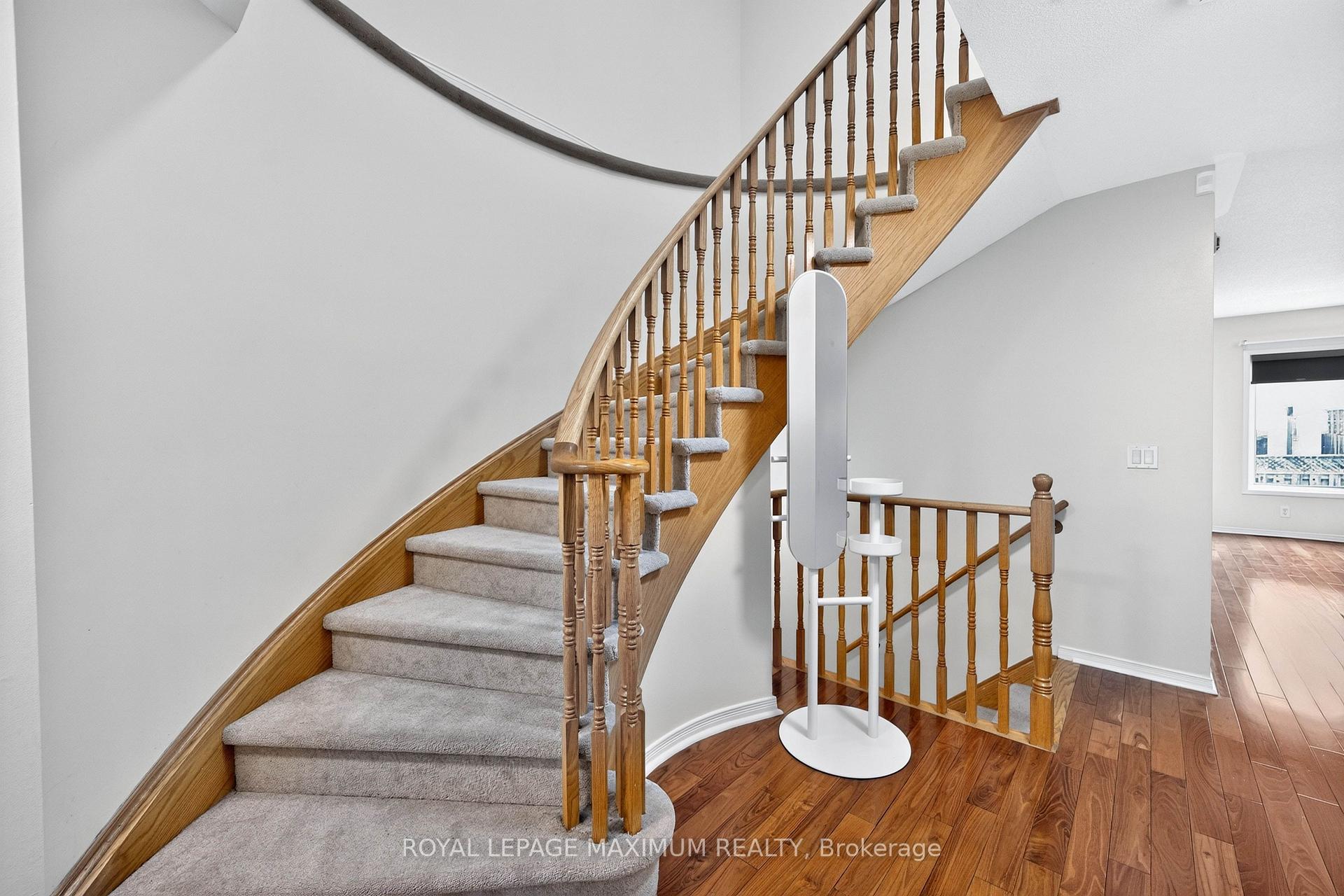 Photo 17 of 35 Marshview Avenue, Aurora, Bayview Northeast — HOMEH