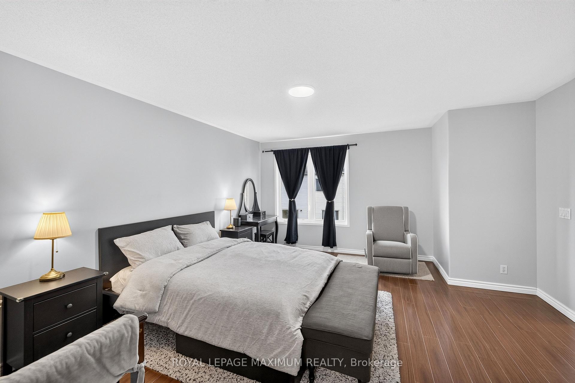 Photo 21 of 35 Marshview Avenue, Aurora, Bayview Northeast — HOMEH