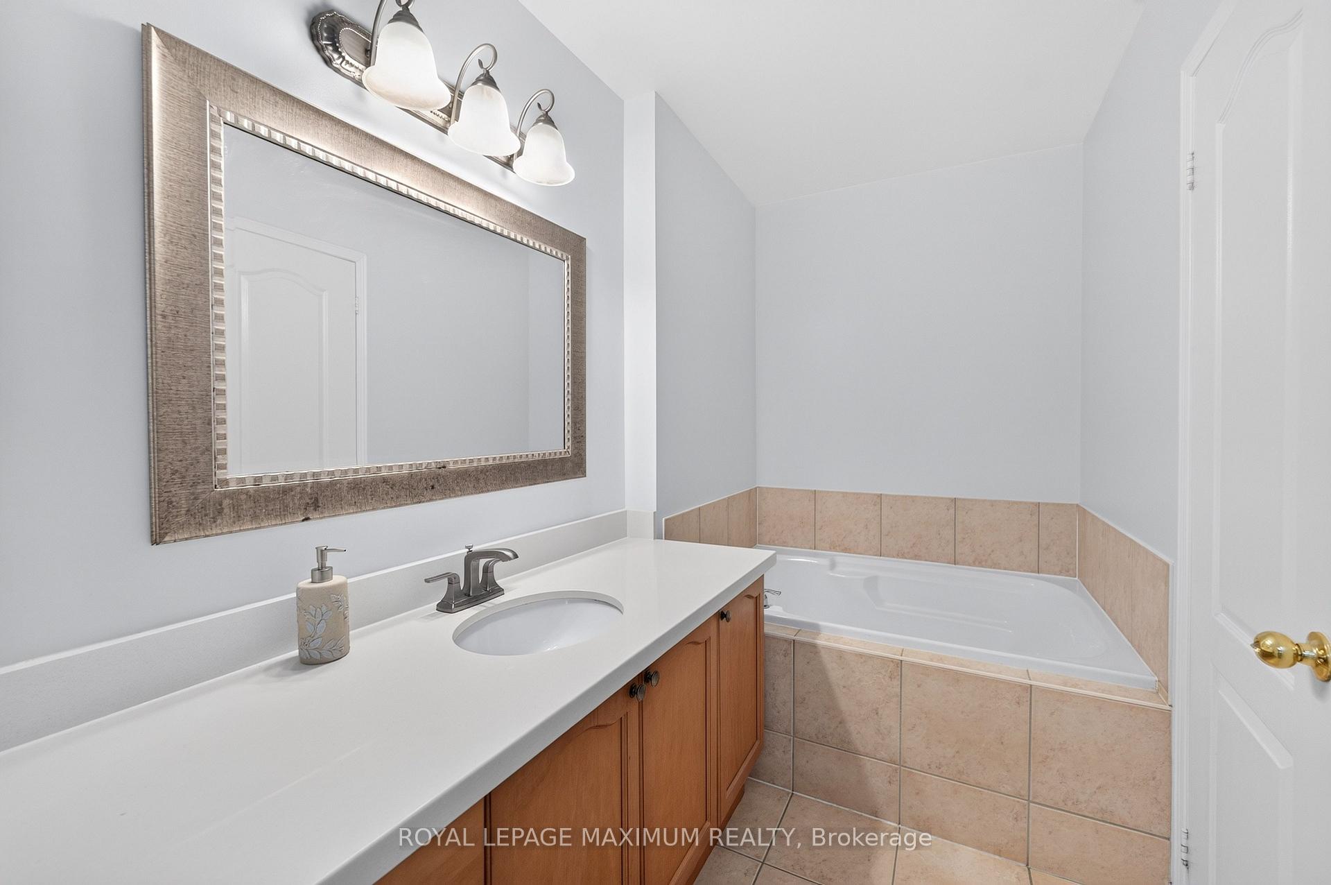 Photo 24 of 35 Marshview Avenue, Aurora, Bayview Northeast — HOMEH