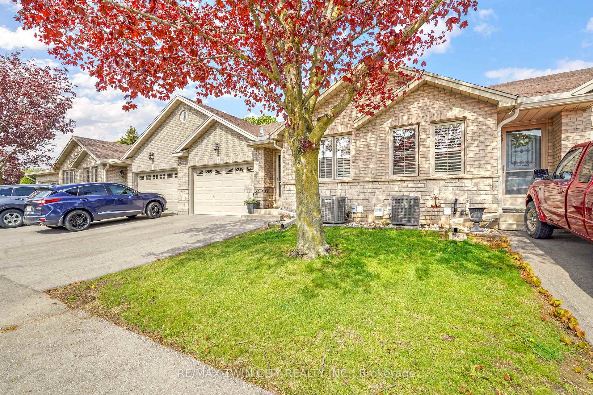 Photo 3 of Unit 9, 24 Griffiths Drive, Brant, Paris — HOMEH