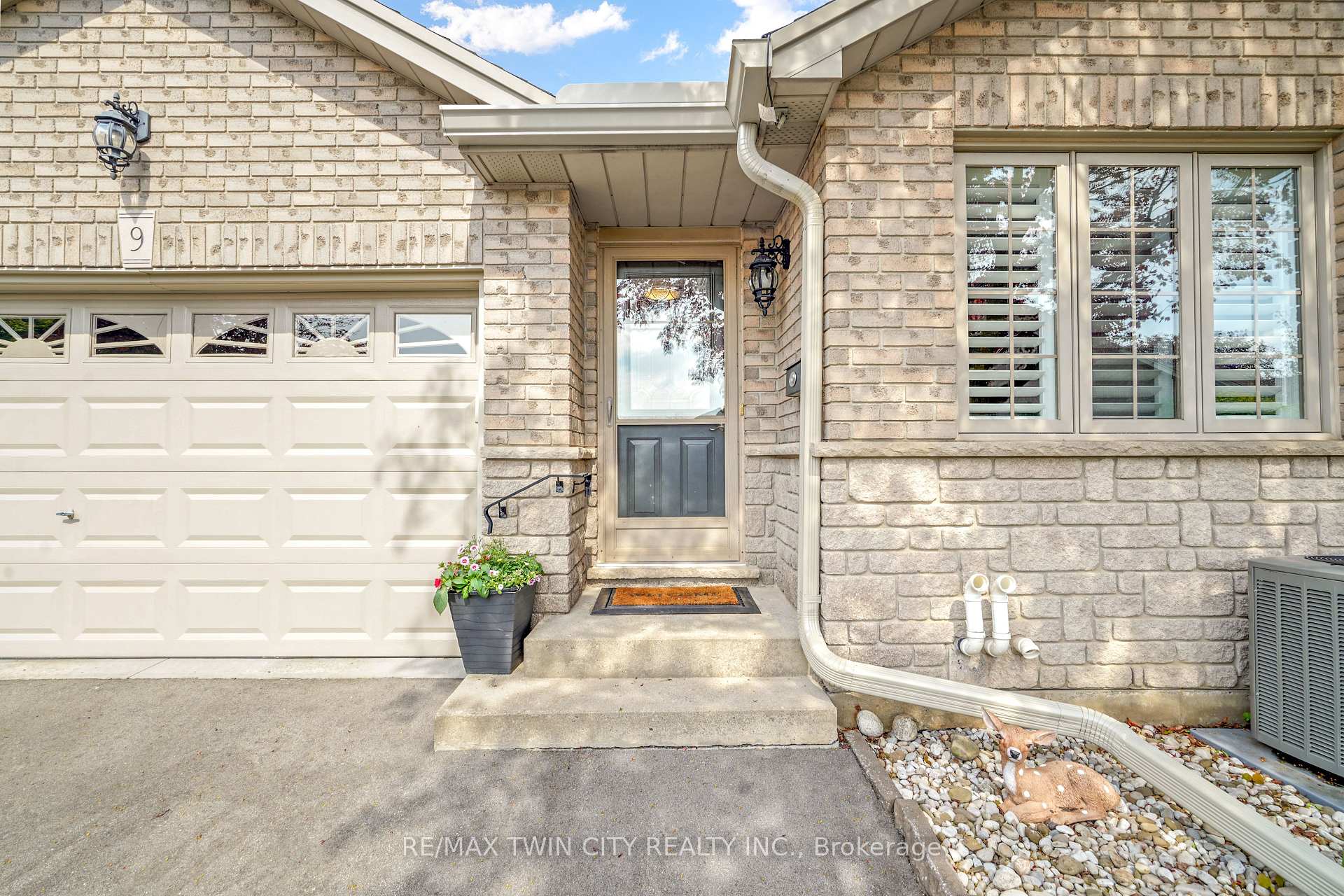 Photo 4 of Unit 9, 24 Griffiths Drive, Brant, Paris — HOMEH
