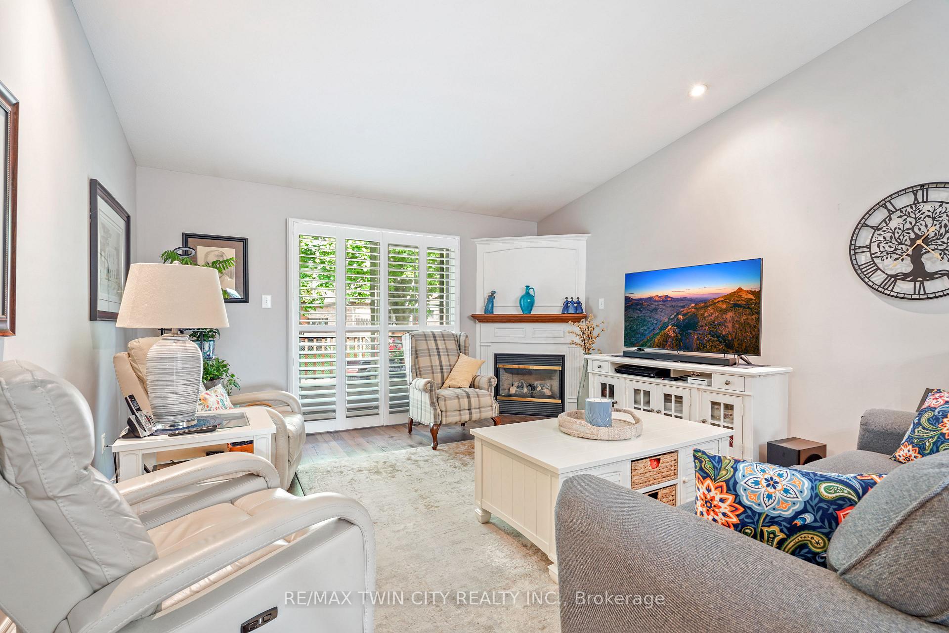 Photo 13 of Unit 9, 24 Griffiths Drive, Brant, Paris — HOMEH