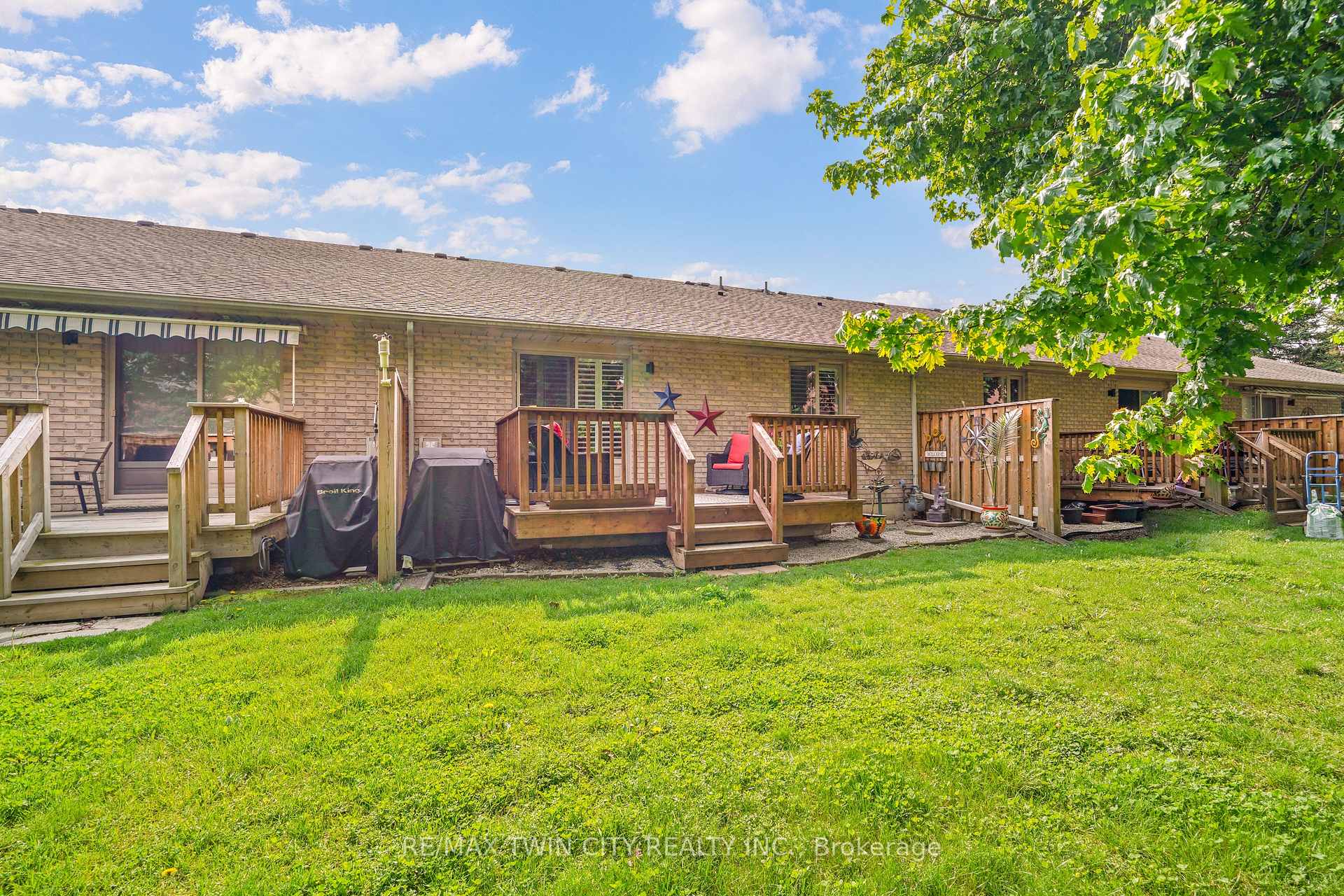Photo 35 of Unit 9, 24 Griffiths Drive, Brant, Paris — HOMEH