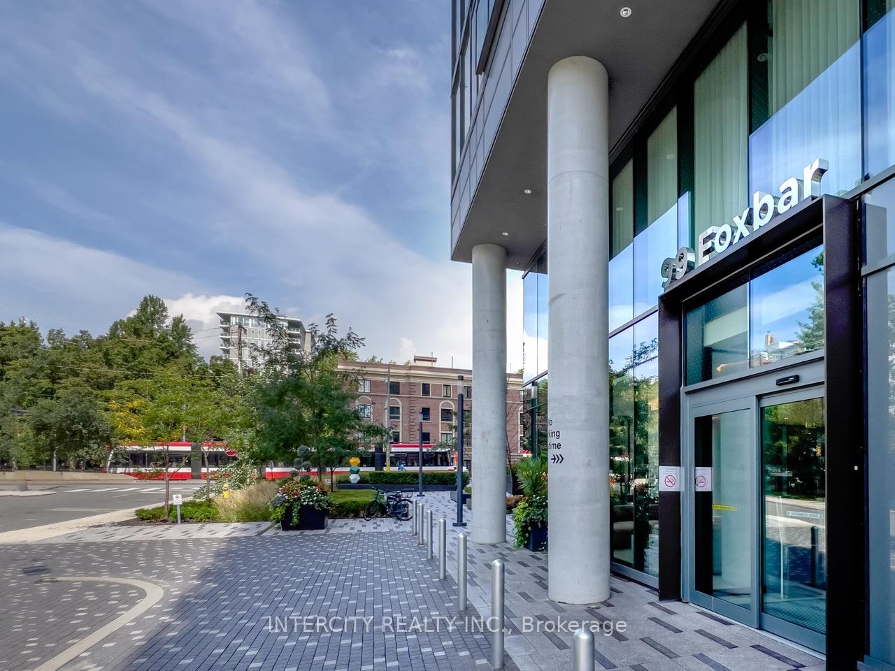 Photo 4 of Unit 1608, 99 Foxbar Road, Toronto, Yonge-St. Clair — HOMEH