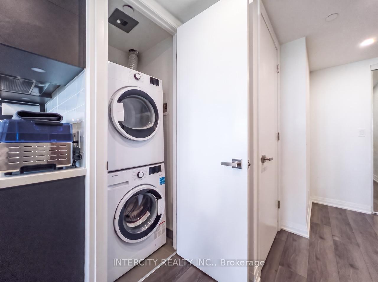 Photo 10 of Unit 1608, 99 Foxbar Road, Toronto, Yonge-St. Clair — HOMEH