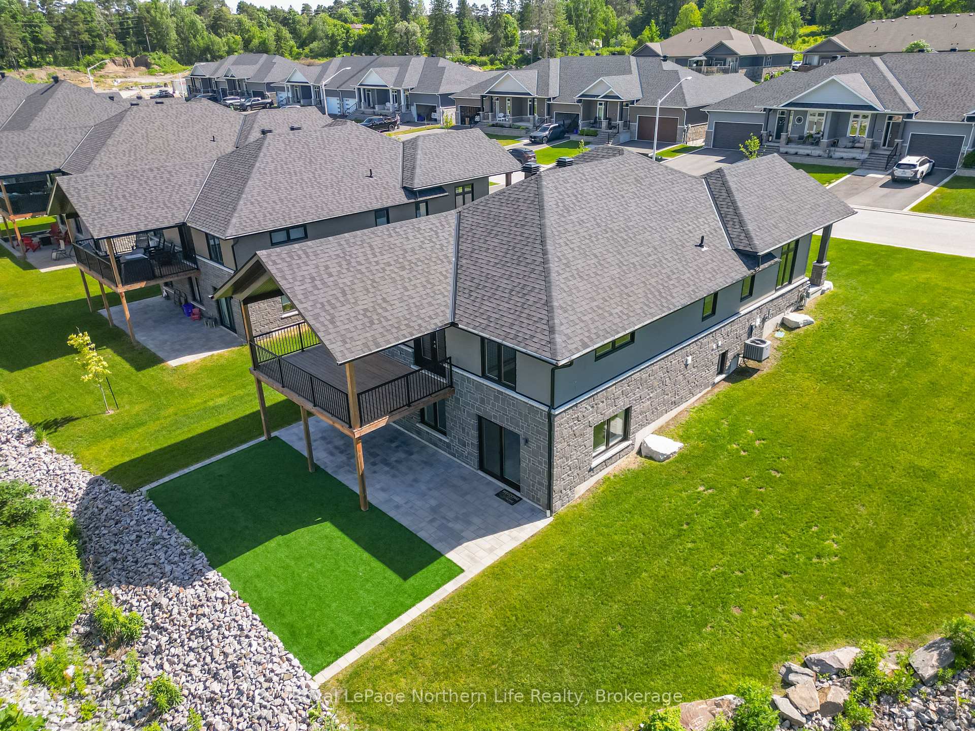 Photo 3 of 9 Silver Maple Lane, North Bay, Airport — HOMEH