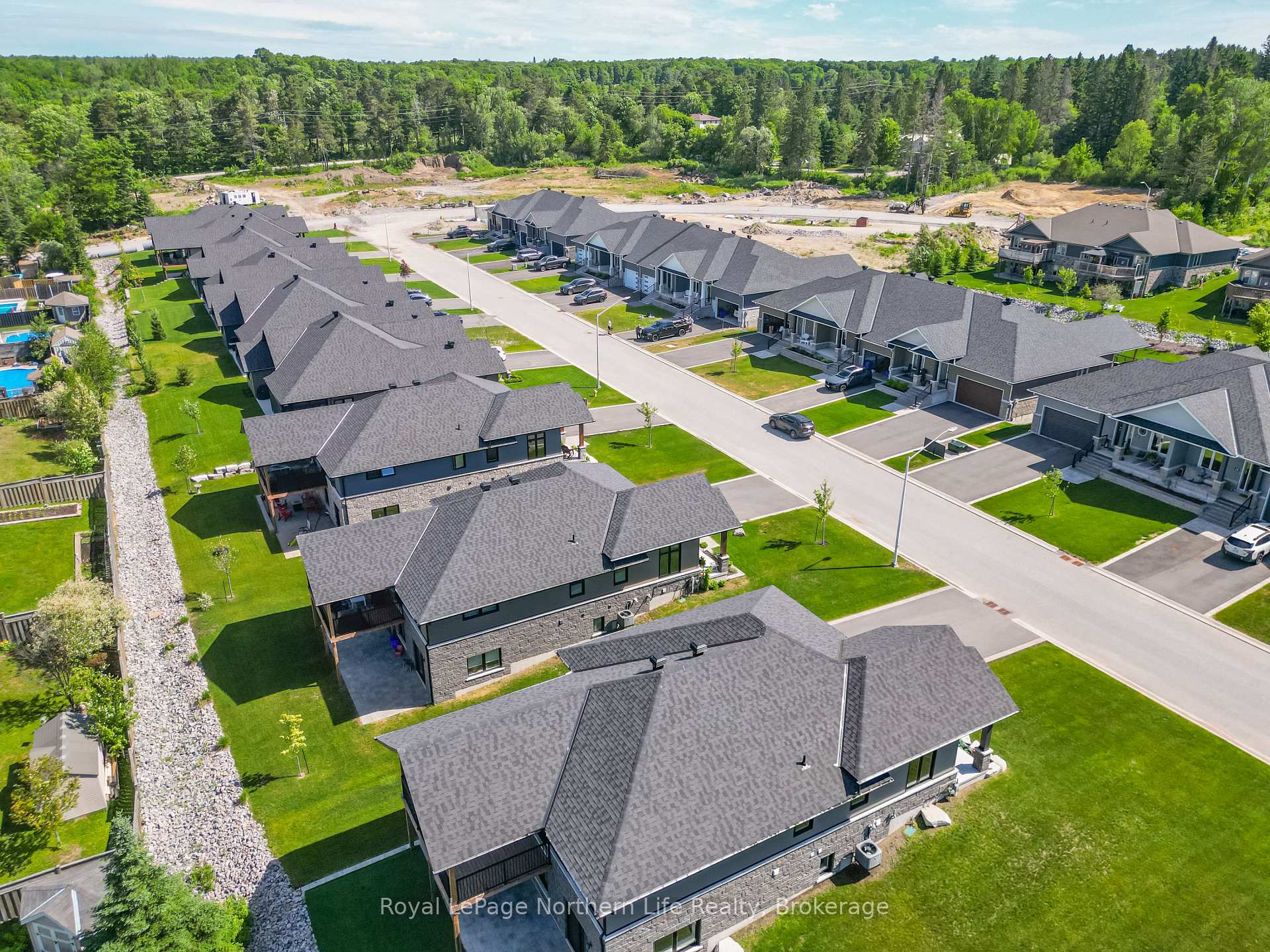 Photo 4 of 9 Silver Maple Lane, North Bay, Airport — HOMEH