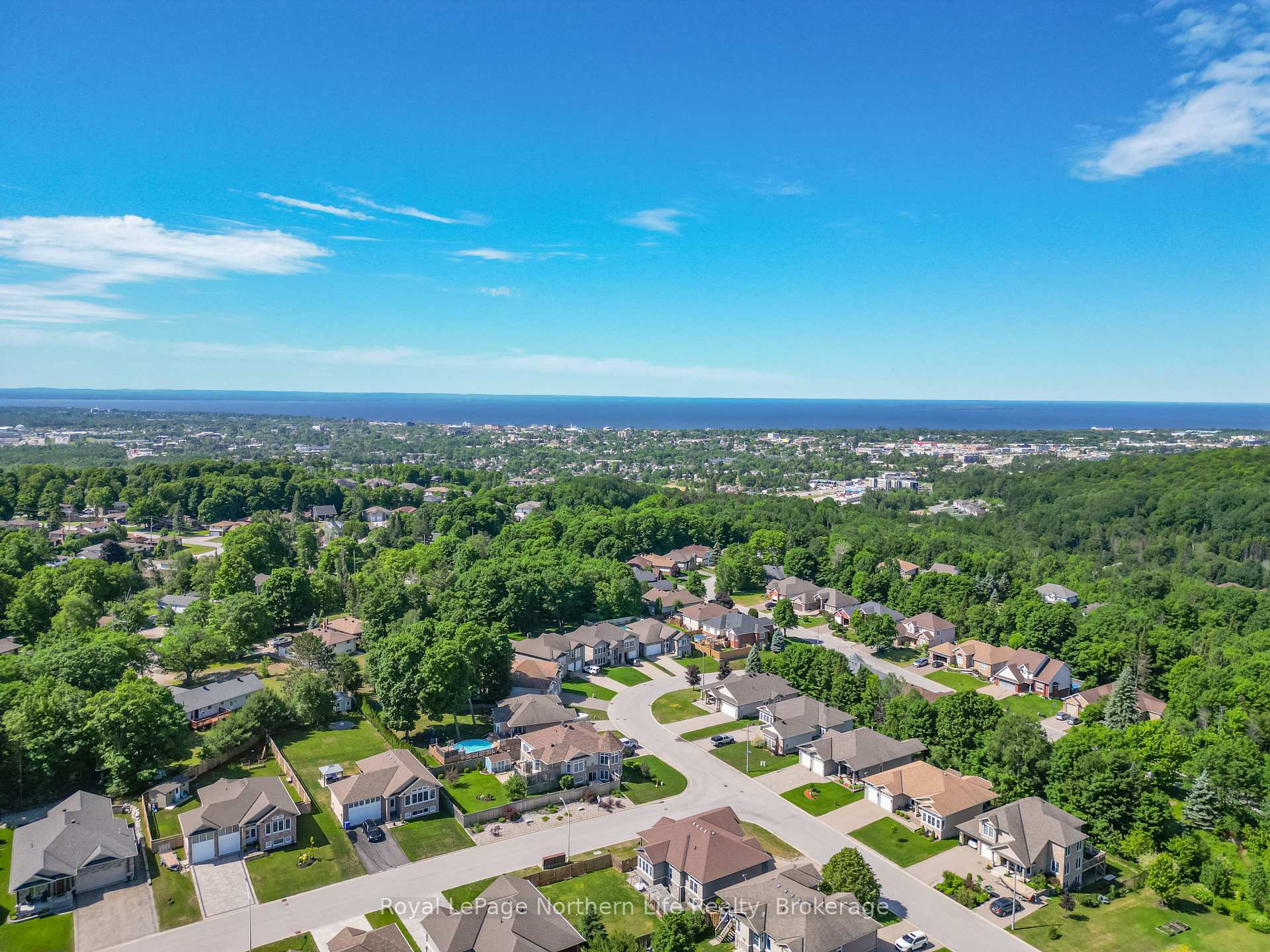 Photo 5 of 9 Silver Maple Lane, North Bay, Airport — HOMEH