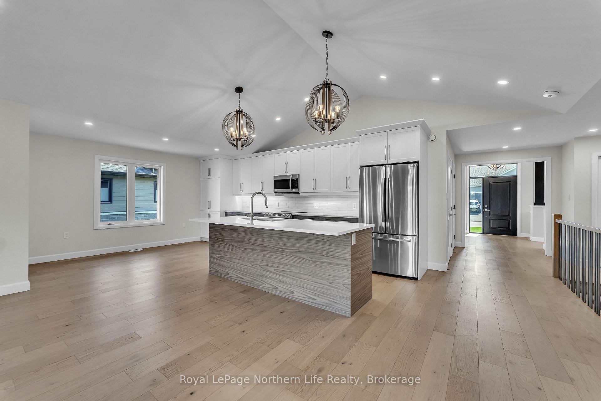 Photo 13 of 9 Silver Maple Lane, North Bay, Airport — HOMEH