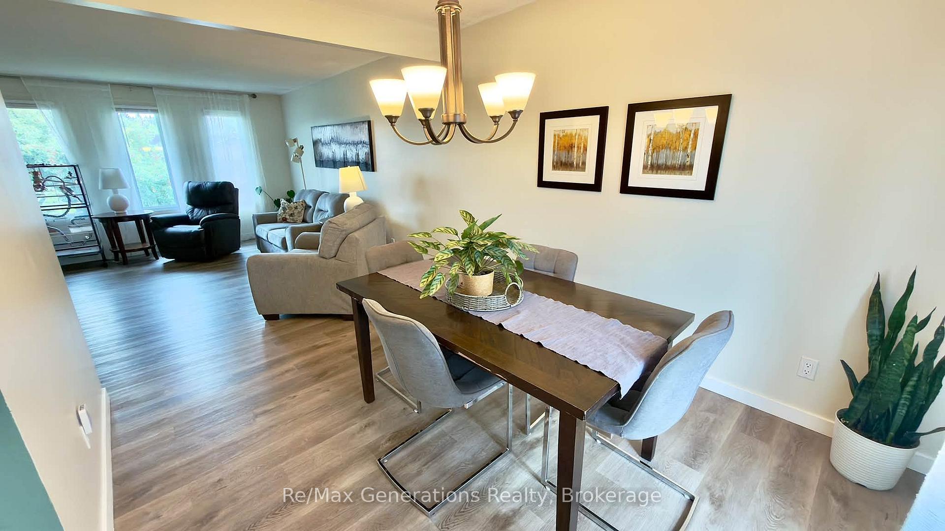 Photo 4 of 151 Iris Crescent, Thunder Bay, Dawson Heights — HOMEH