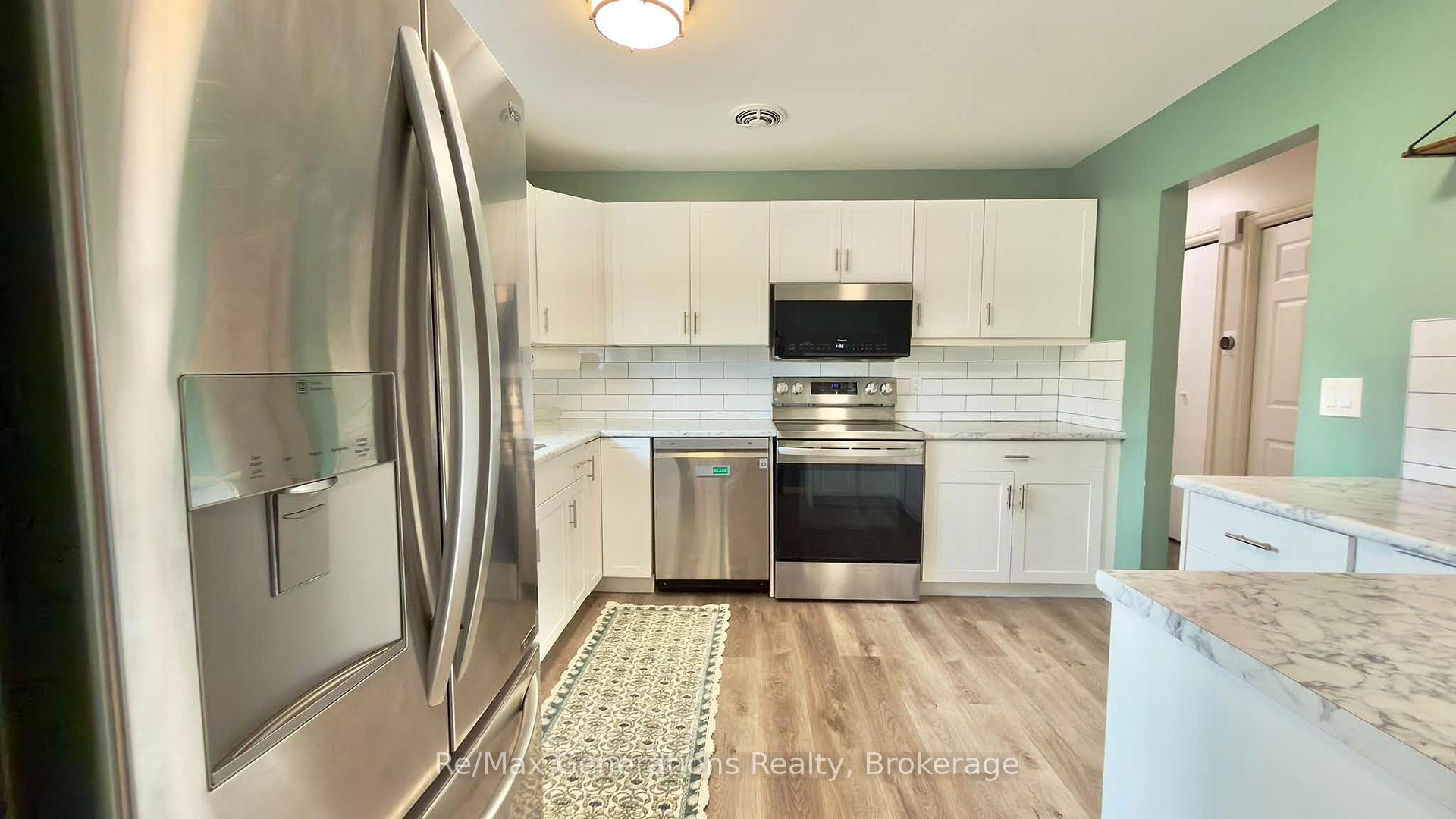 Photo 5 of 151 Iris Crescent, Thunder Bay, Dawson Heights — HOMEH