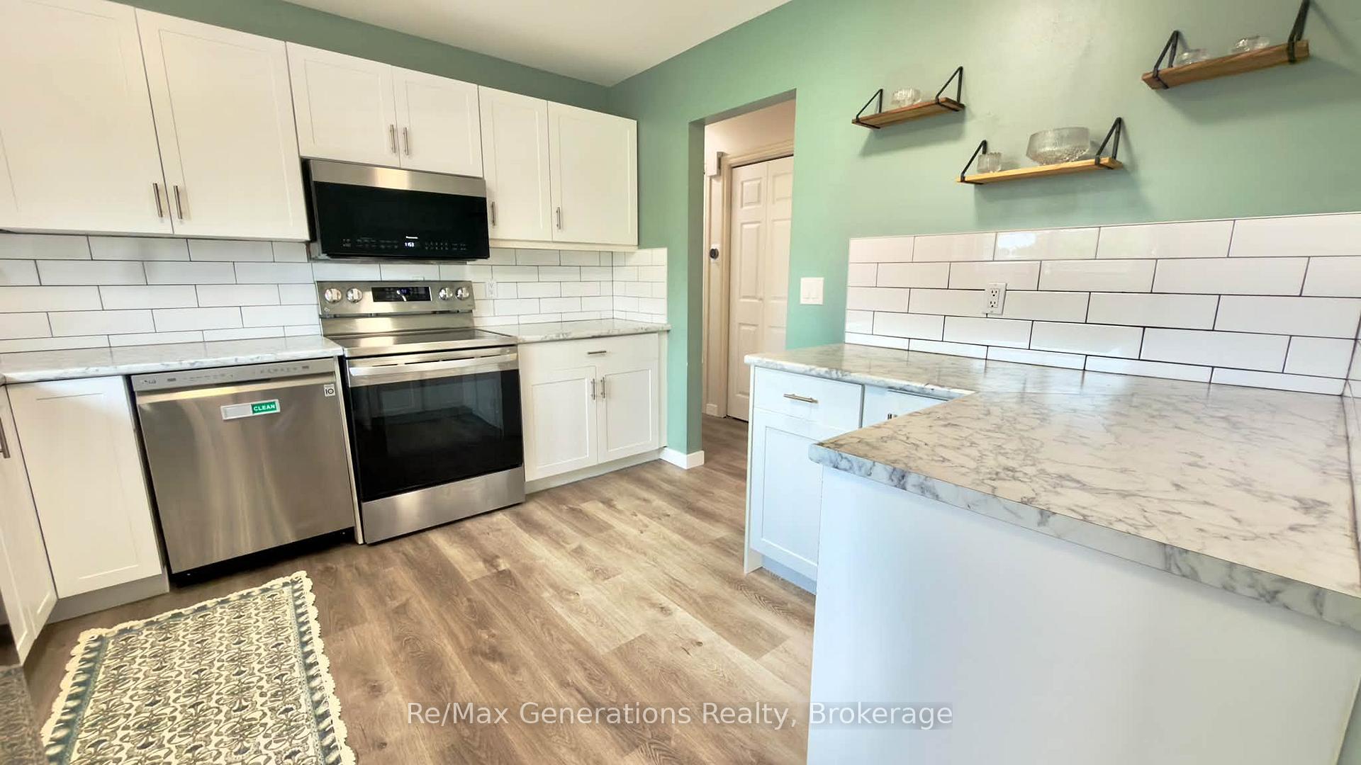 Photo 8 of 151 Iris Crescent, Thunder Bay, Dawson Heights — HOMEH