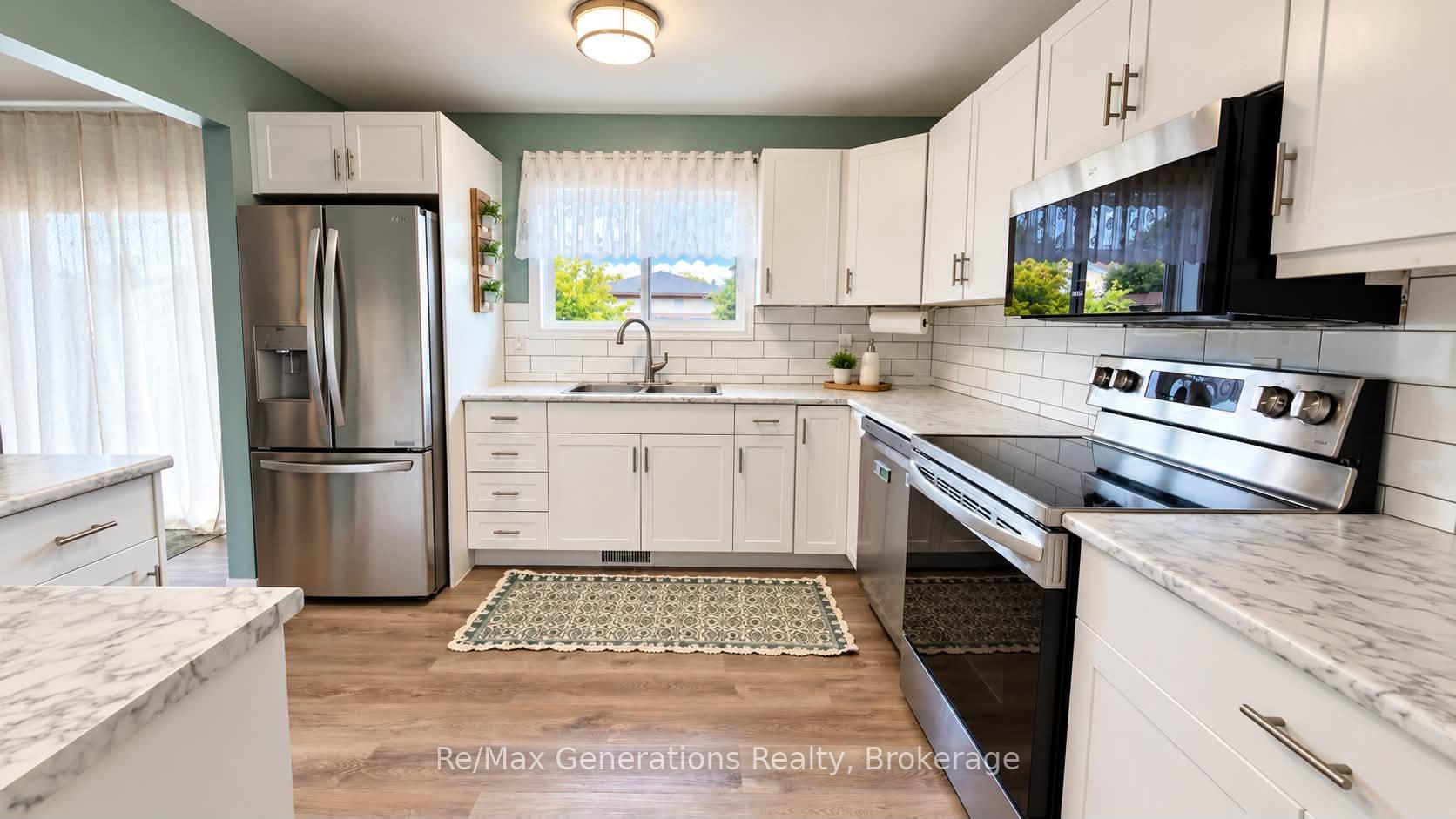 Photo 9 of 151 Iris Crescent, Thunder Bay, Dawson Heights — HOMEH