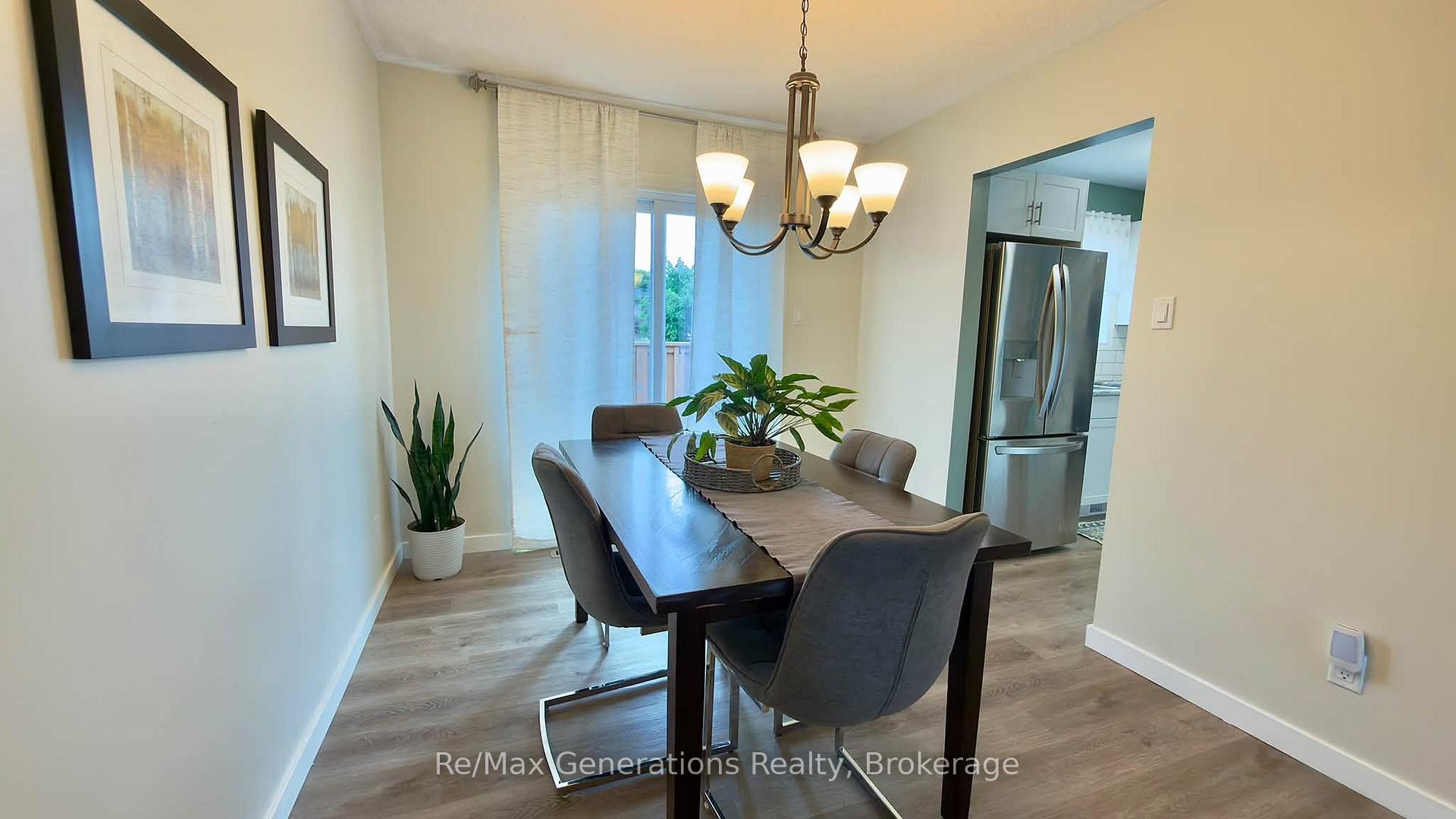 Photo 11 of 151 Iris Crescent, Thunder Bay, Dawson Heights — HOMEH