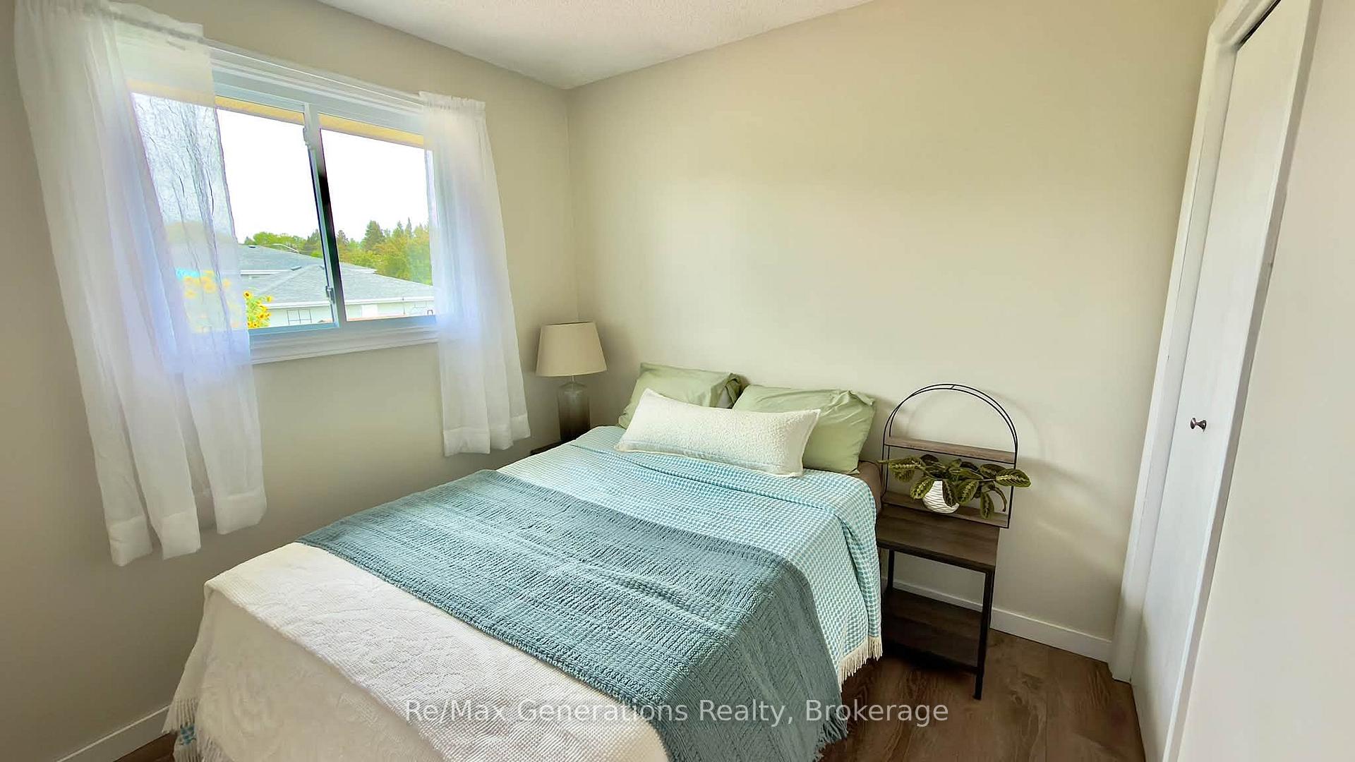 Photo 12 of 151 Iris Crescent, Thunder Bay, Dawson Heights — HOMEH