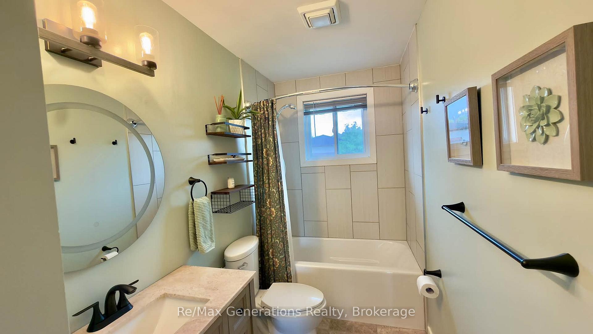 Photo 16 of 151 Iris Crescent, Thunder Bay, Dawson Heights — HOMEH