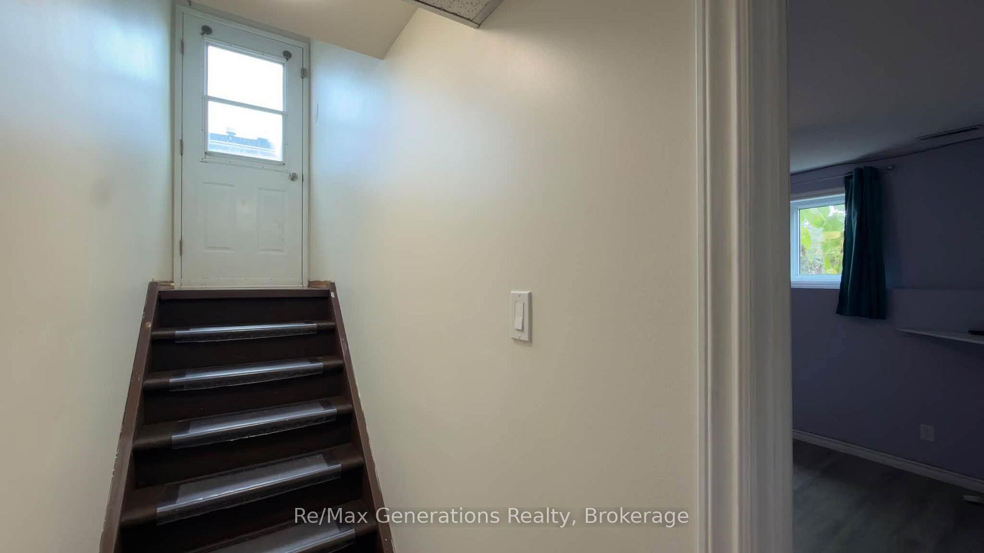Photo 17 of 151 Iris Crescent, Thunder Bay, Dawson Heights — HOMEH