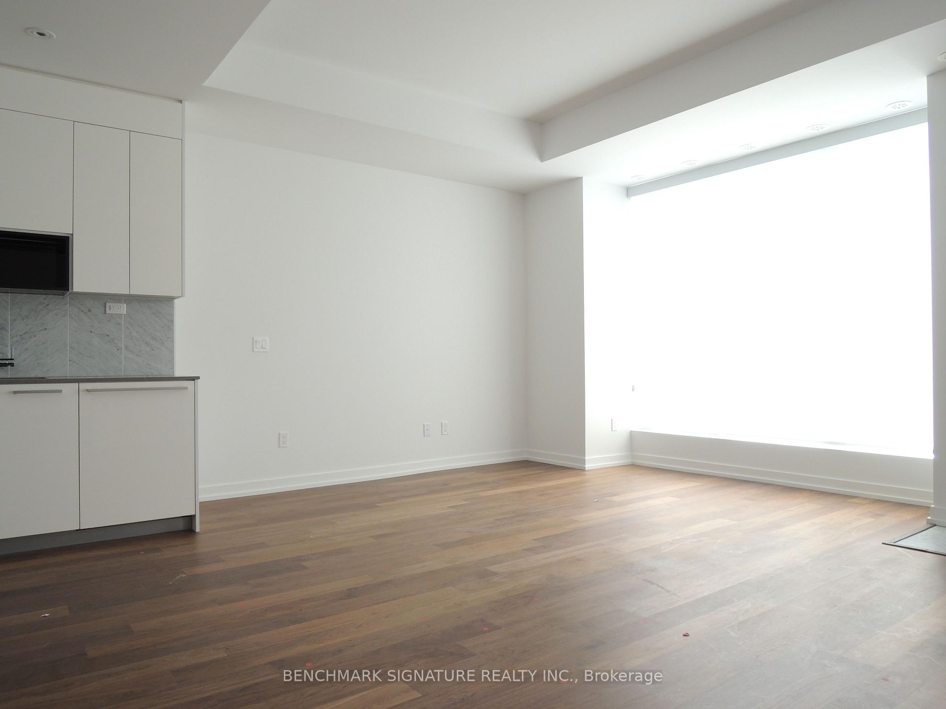 Photo 6 of Unit TH16, 113 McMahon Drive, North York, Bayview Village — HOMEH