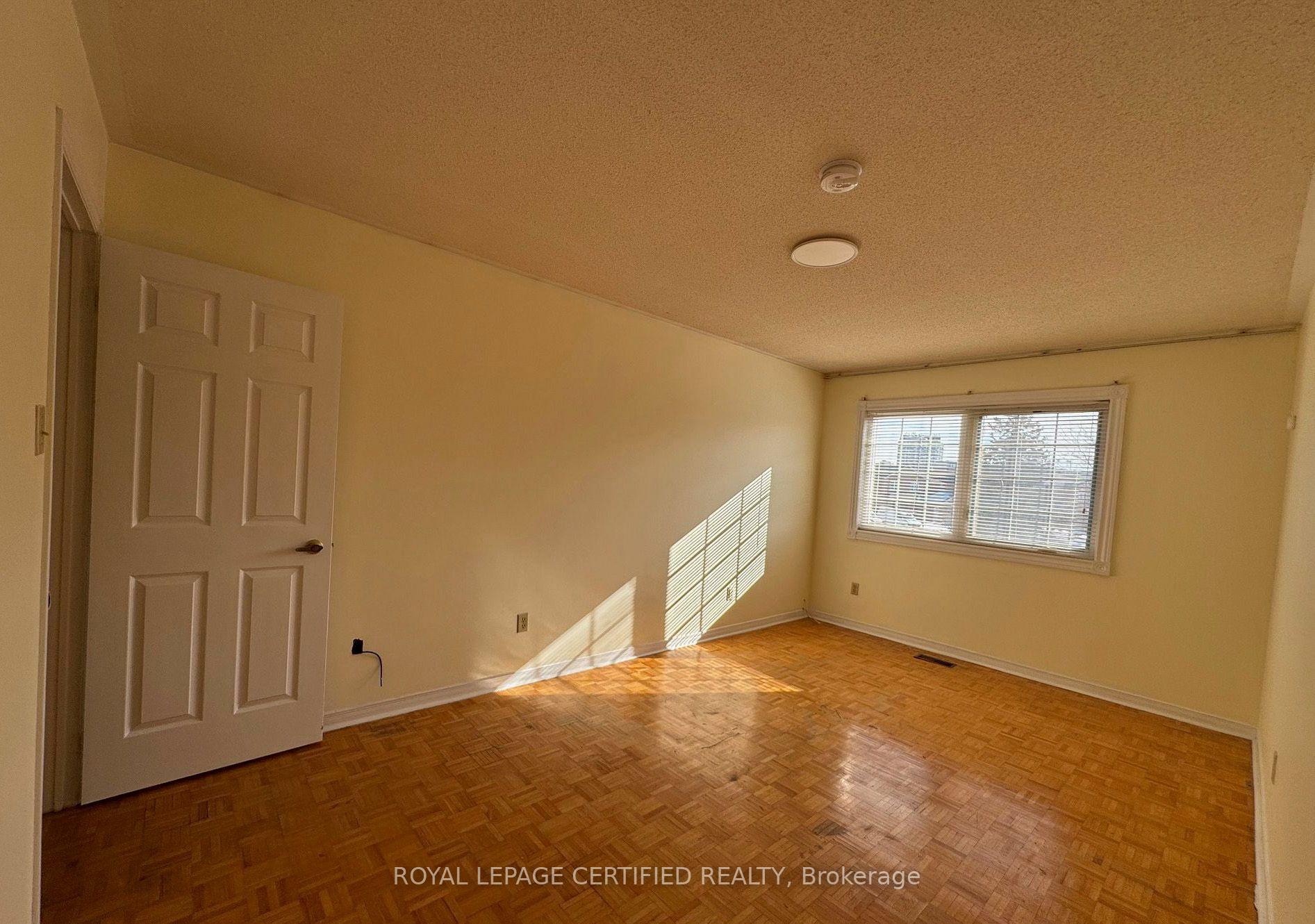 Photo 3 of Unit 2nd Floor, 2 Kingsplate Crescent, Etobicoke, West Humber-Clairville — HOMEH