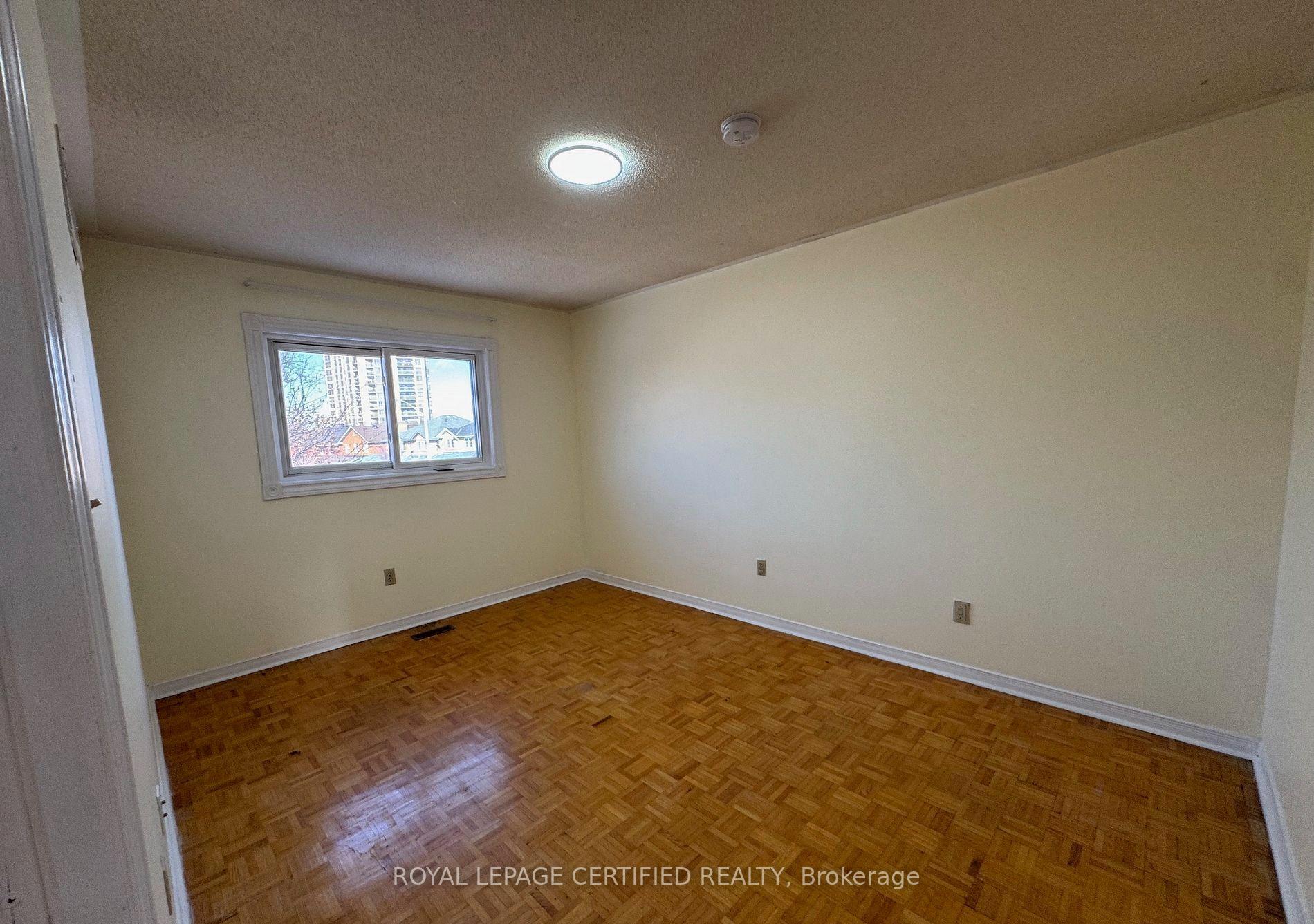 Photo 4 of Unit 2nd Floor, 2 Kingsplate Crescent, Etobicoke, West Humber-Clairville — HOMEH