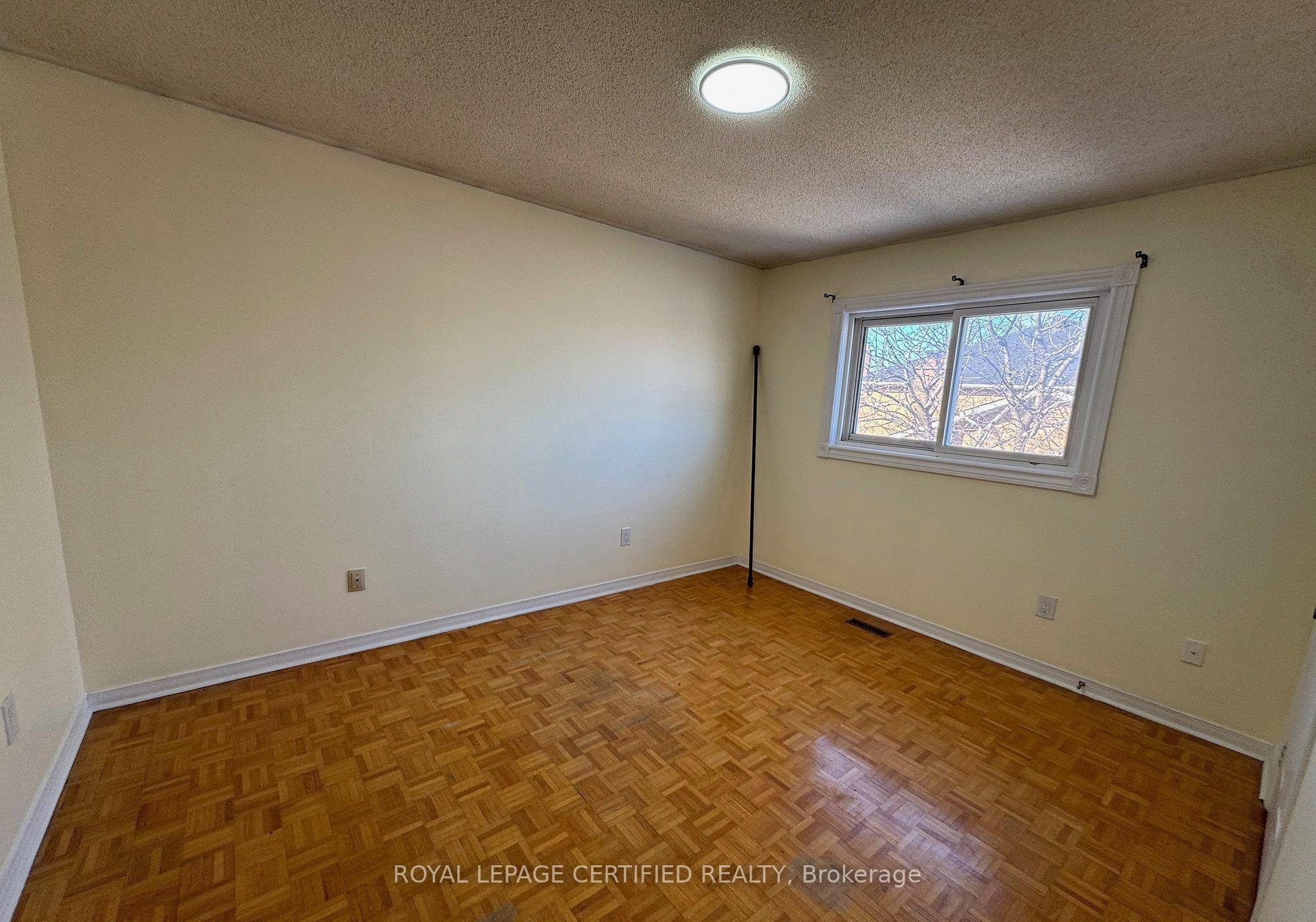 Photo 5 of Unit 2nd Floor, 2 Kingsplate Crescent, Etobicoke, West Humber-Clairville — HOMEH