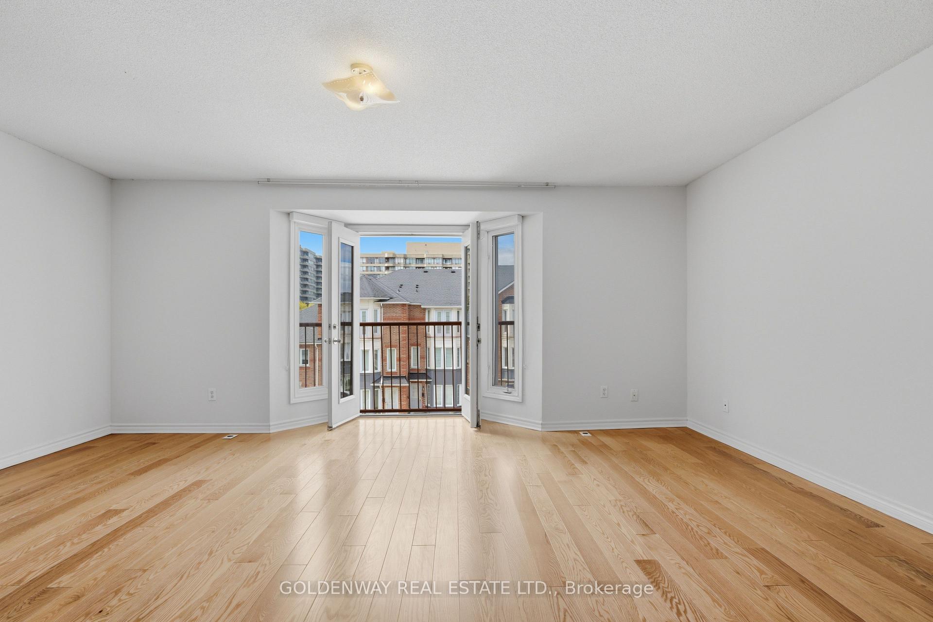 Photo 8 of Unit 63, 151 Townsgate Drive, Vaughan, Crestwood-Springfarm-Yorkhill — HOMEH