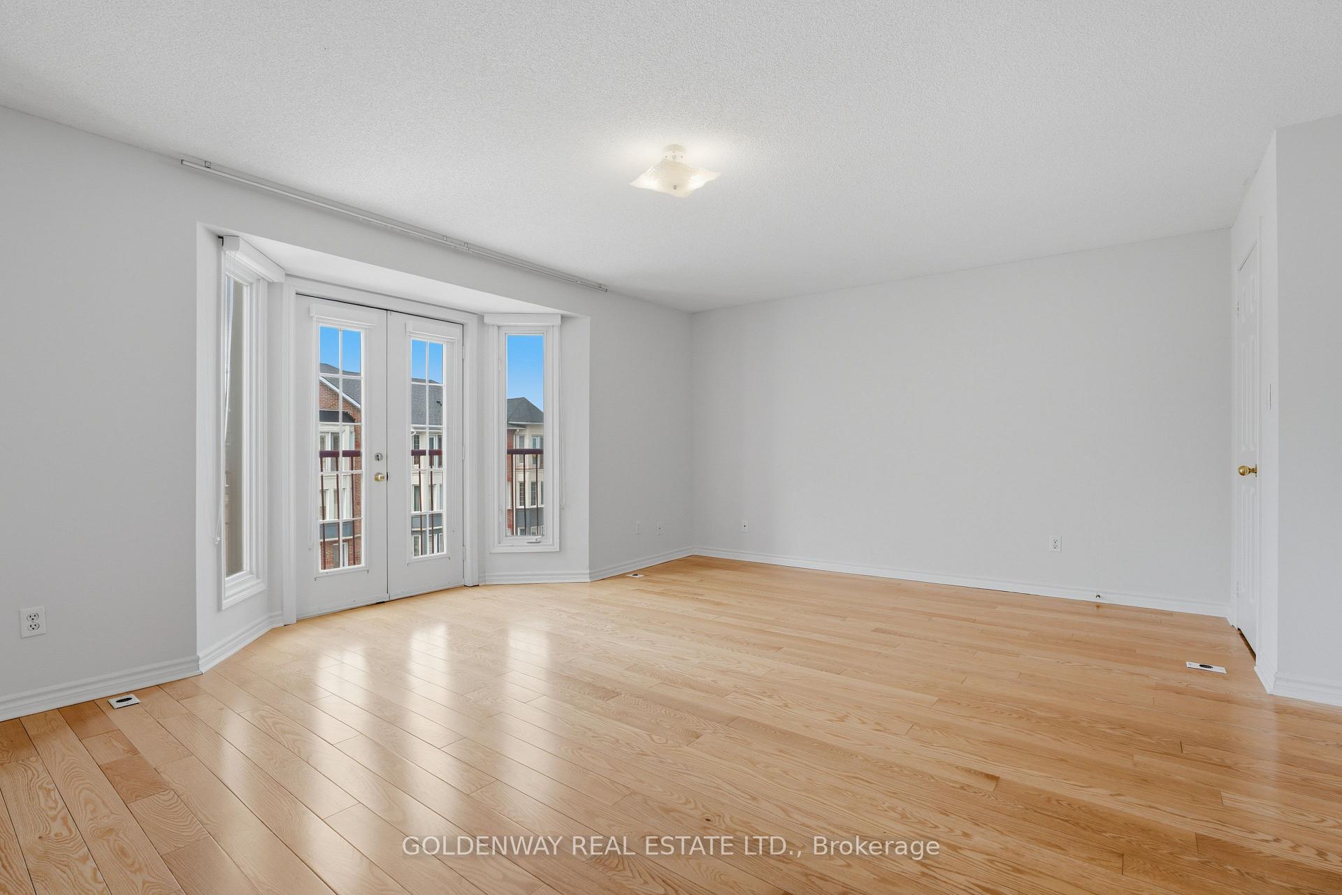 Photo 9 of Unit 63, 151 Townsgate Drive, Vaughan, Crestwood-Springfarm-Yorkhill — HOMEH