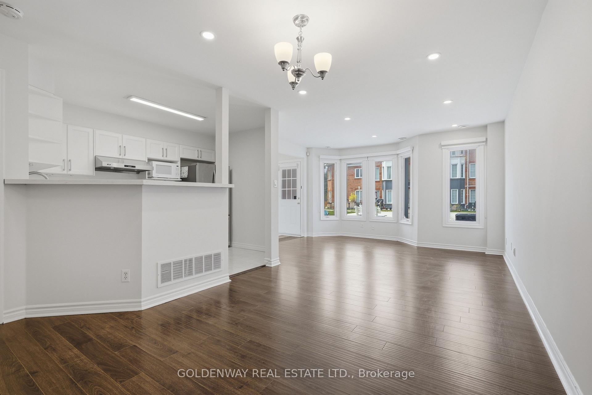 Photo 31 of Unit 63, 151 Townsgate Drive, Vaughan, Crestwood-Springfarm-Yorkhill — HOMEH
