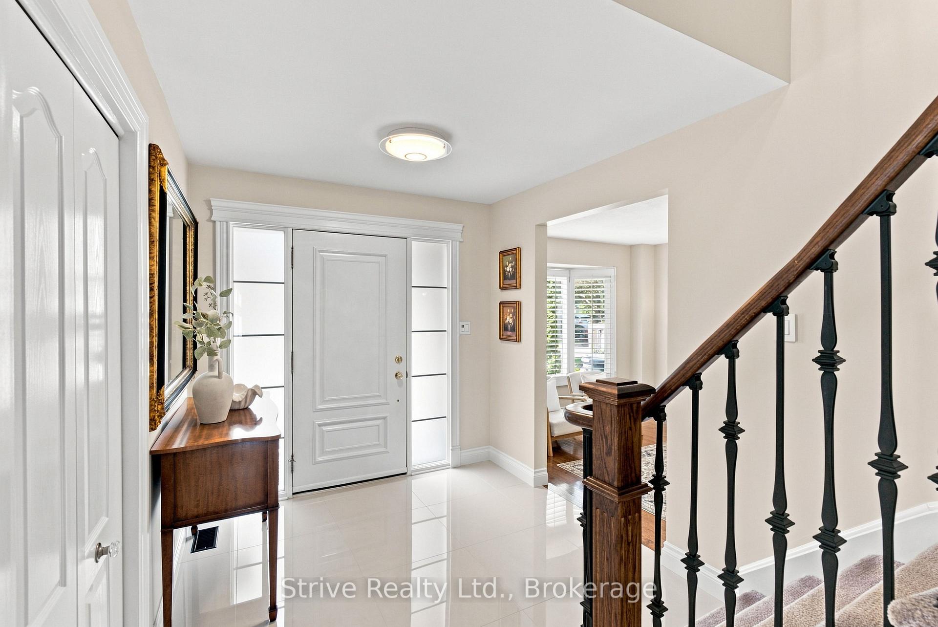 Photo 4 of 5 Carriage Lane, Clarington, Courtice — HOMEH