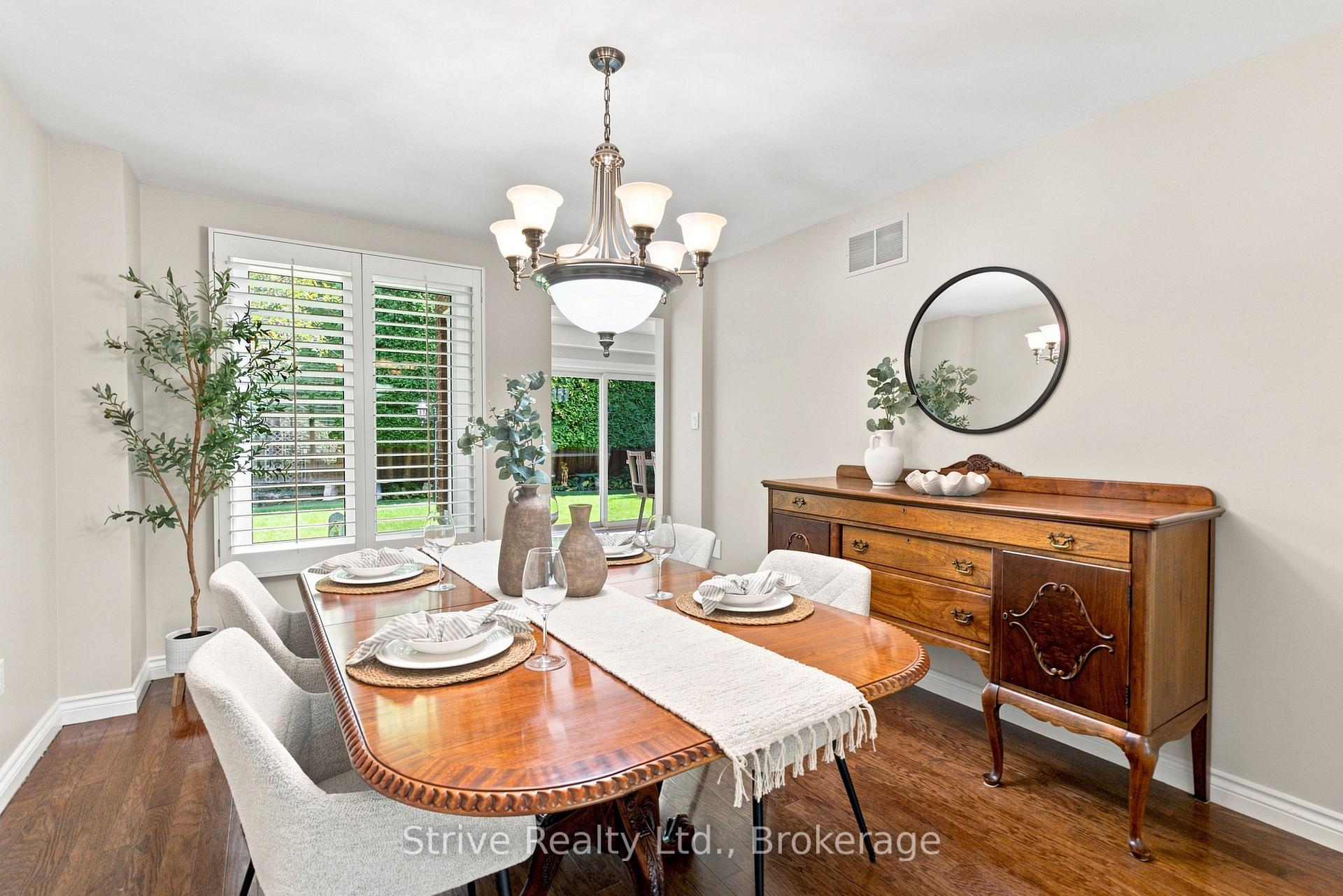 Photo 9 of 5 Carriage Lane, Clarington, Courtice — HOMEH
