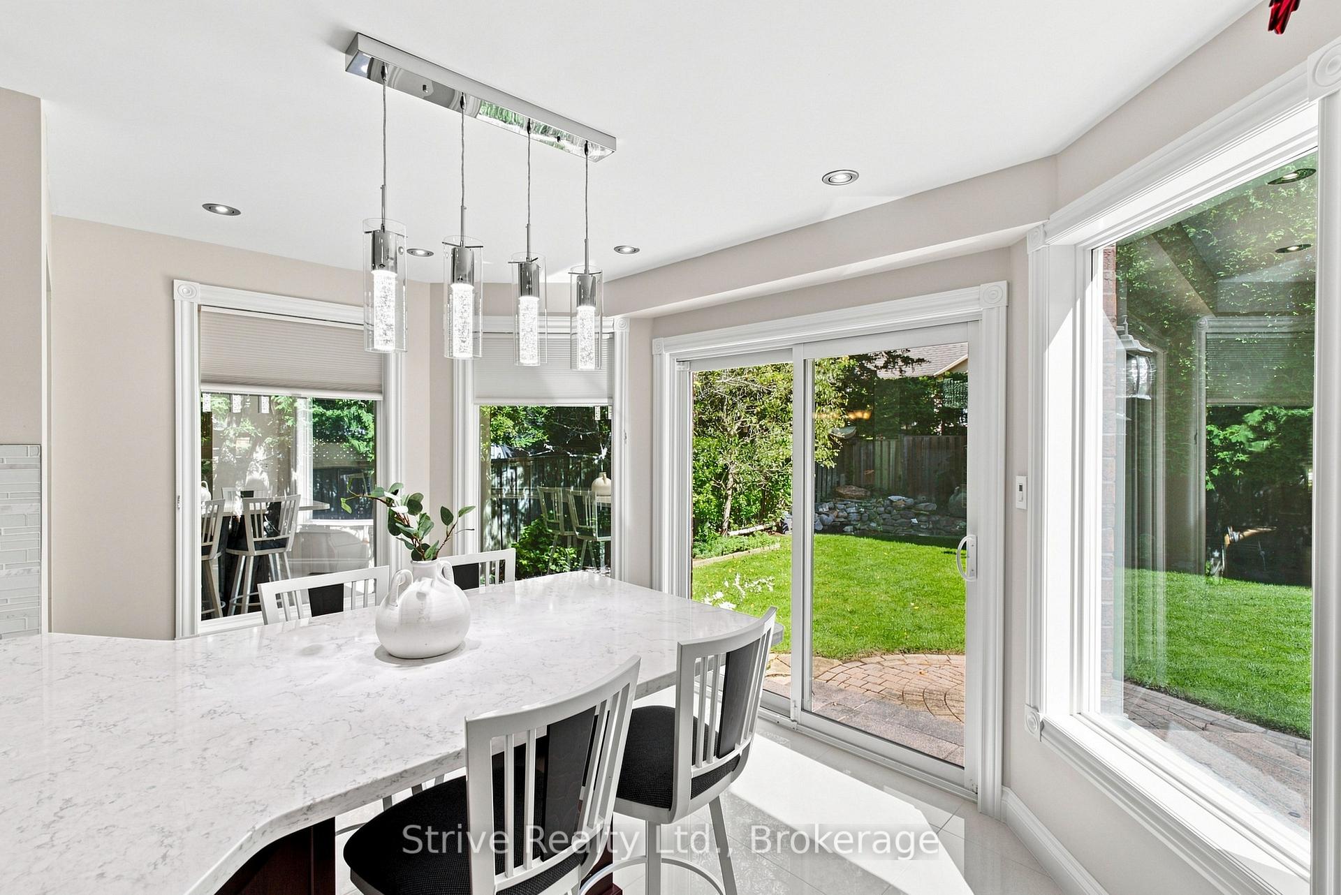 Photo 11 of 5 Carriage Lane, Clarington, Courtice — HOMEH