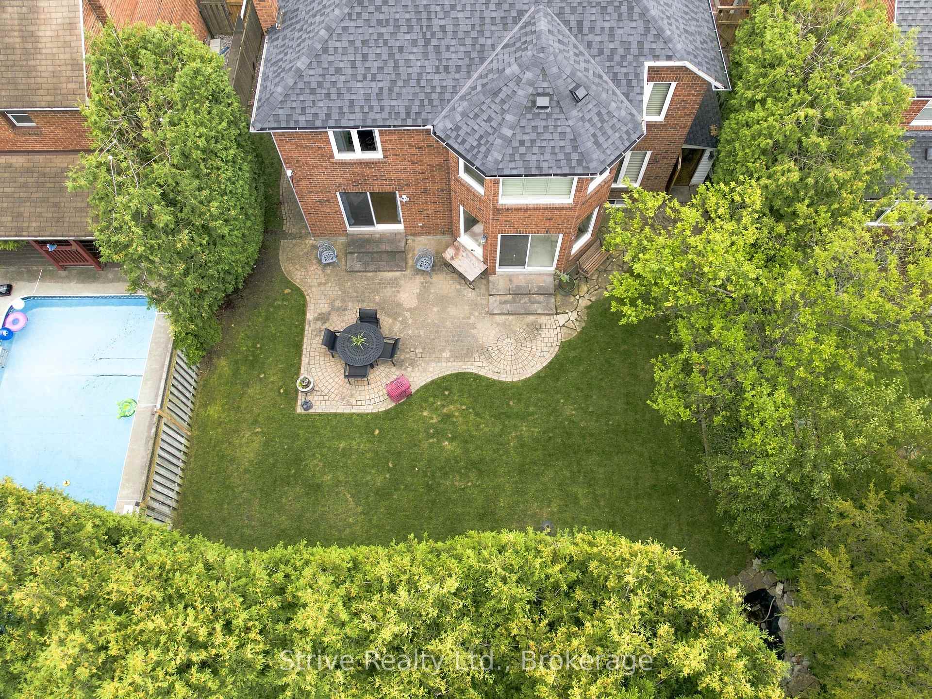 Photo 40 of 5 Carriage Lane, Clarington, Courtice — HOMEH