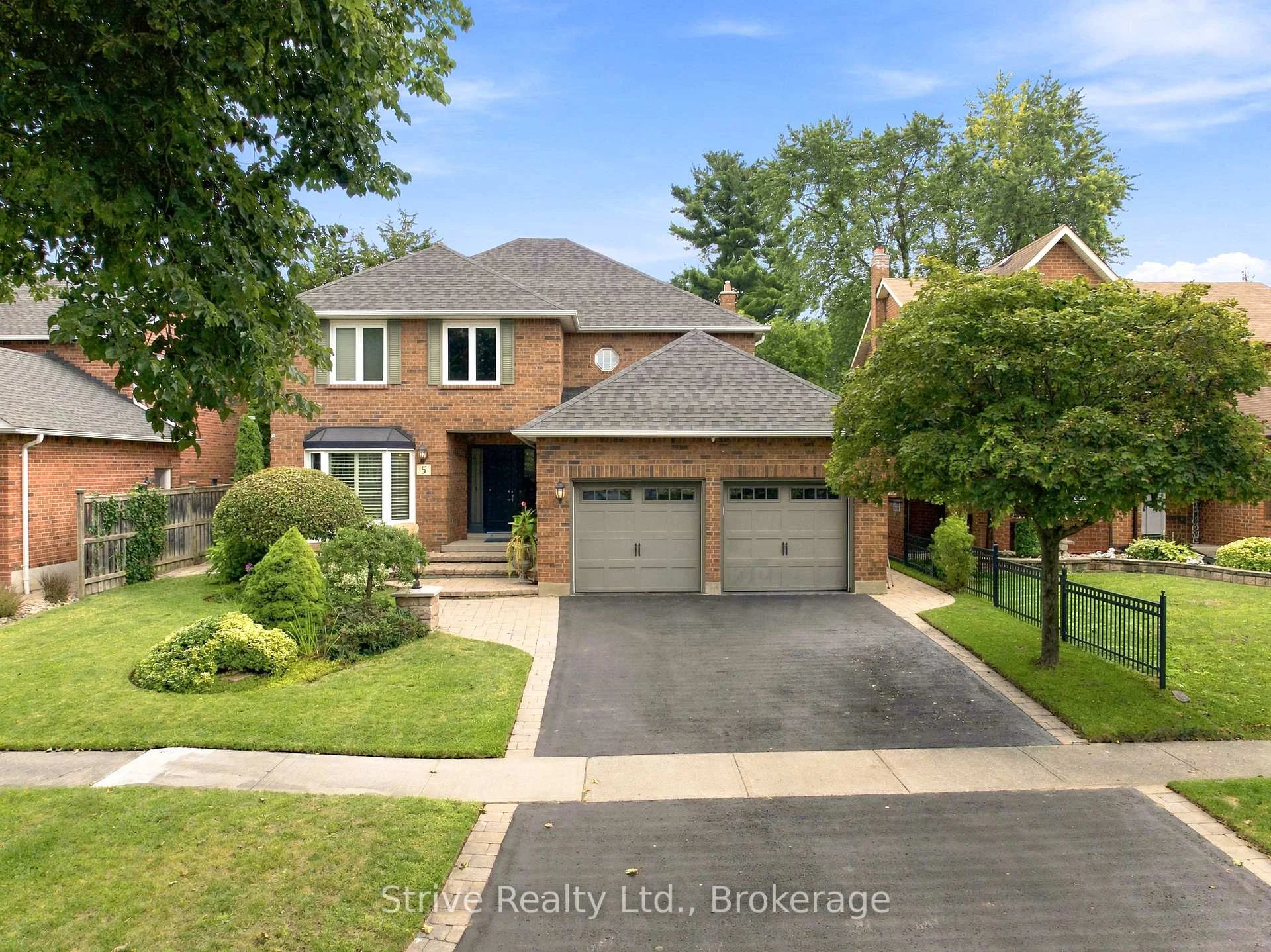 Photo 2 of 5 Carriage Lane, Clarington, Courtice — HOMEH