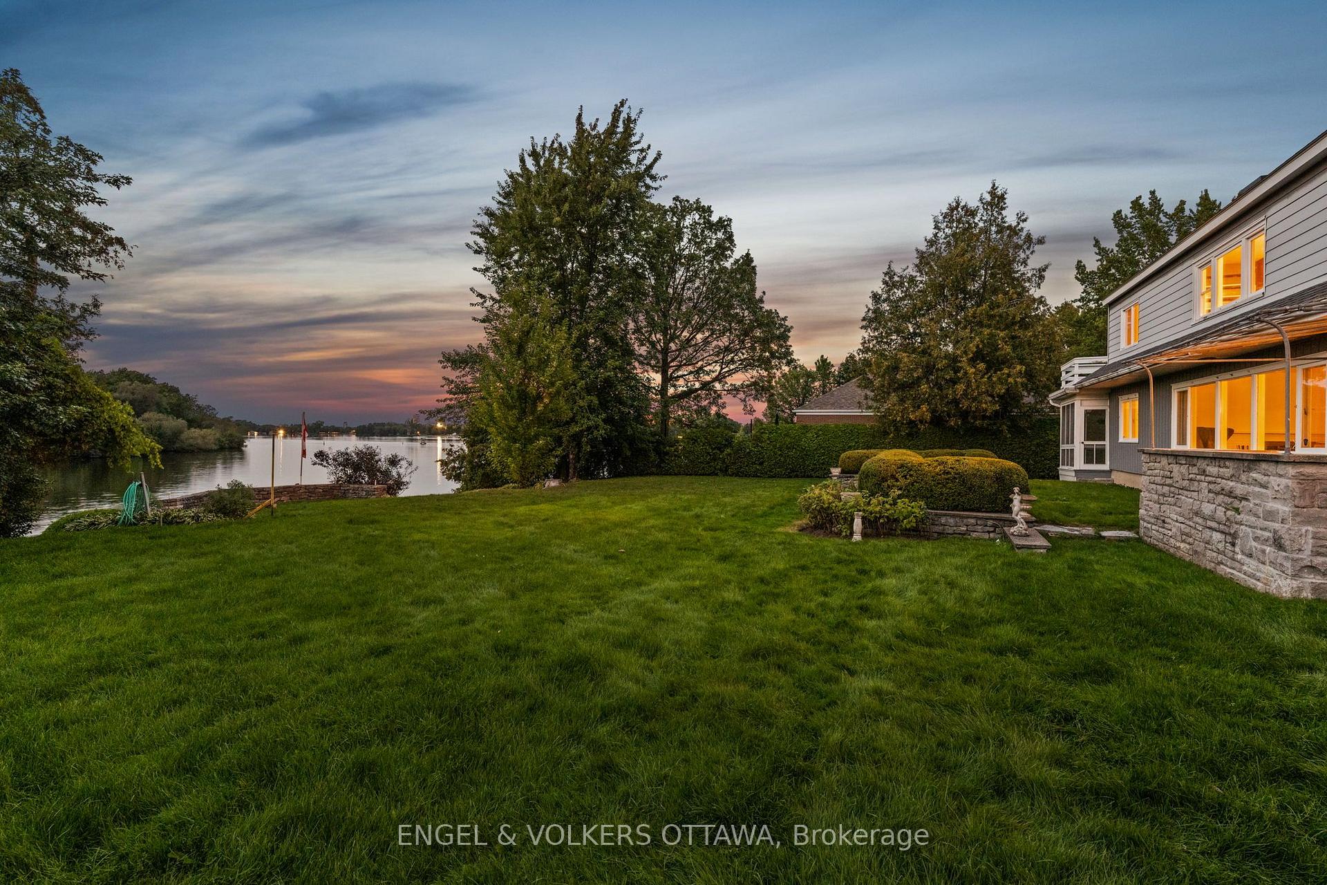 Photo 5 of 3200 Riverside Drive, Ottawa, Mooneys Bay/Revelstoke — HOMEH