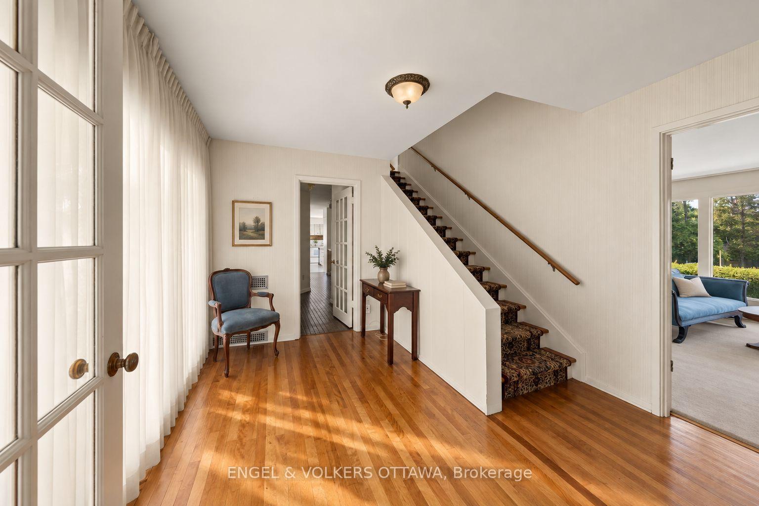 Photo 12 of 3200 Riverside Drive, Ottawa, Mooneys Bay/Revelstoke — HOMEH