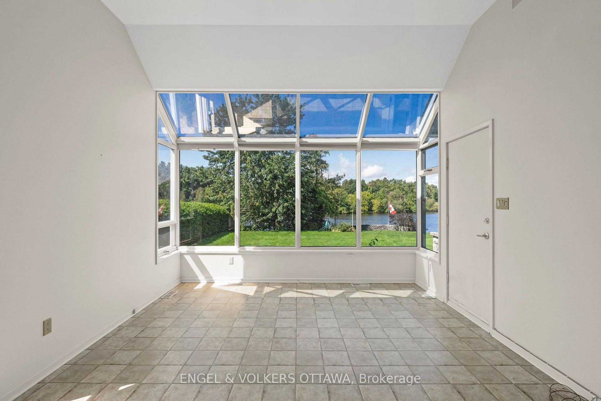 Photo 20 of 3200 Riverside Drive, Ottawa, Mooneys Bay/Revelstoke — HOMEH