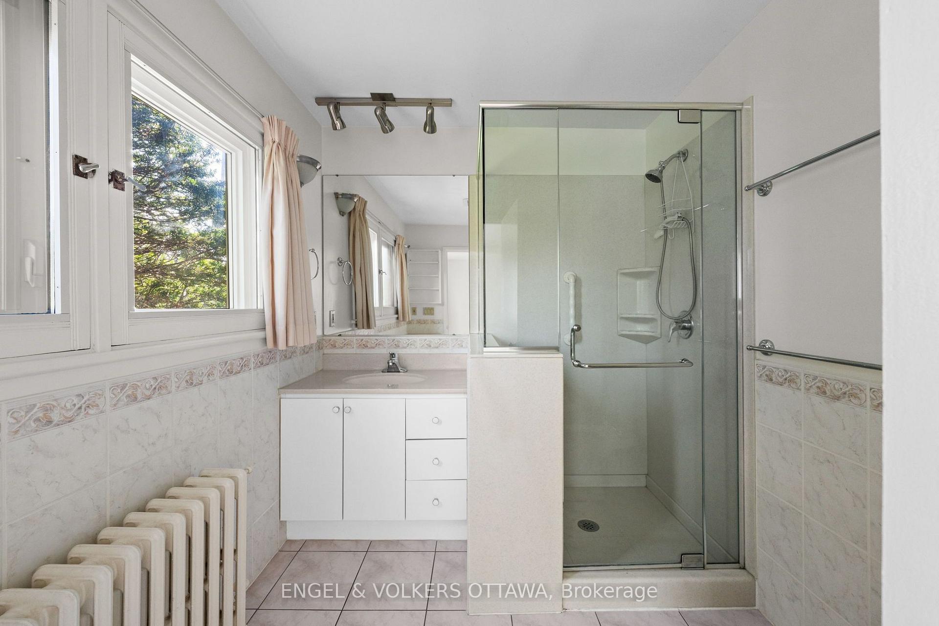 Photo 29 of 3200 Riverside Drive, Ottawa, Mooneys Bay/Revelstoke — HOMEH