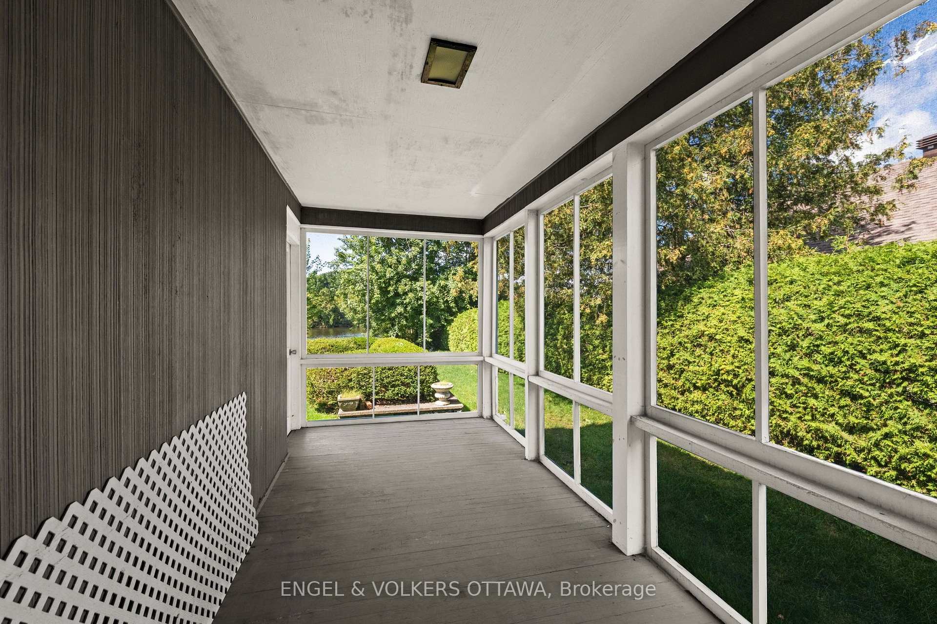 Photo 31 of 3200 Riverside Drive, Ottawa, Mooneys Bay/Revelstoke — HOMEH