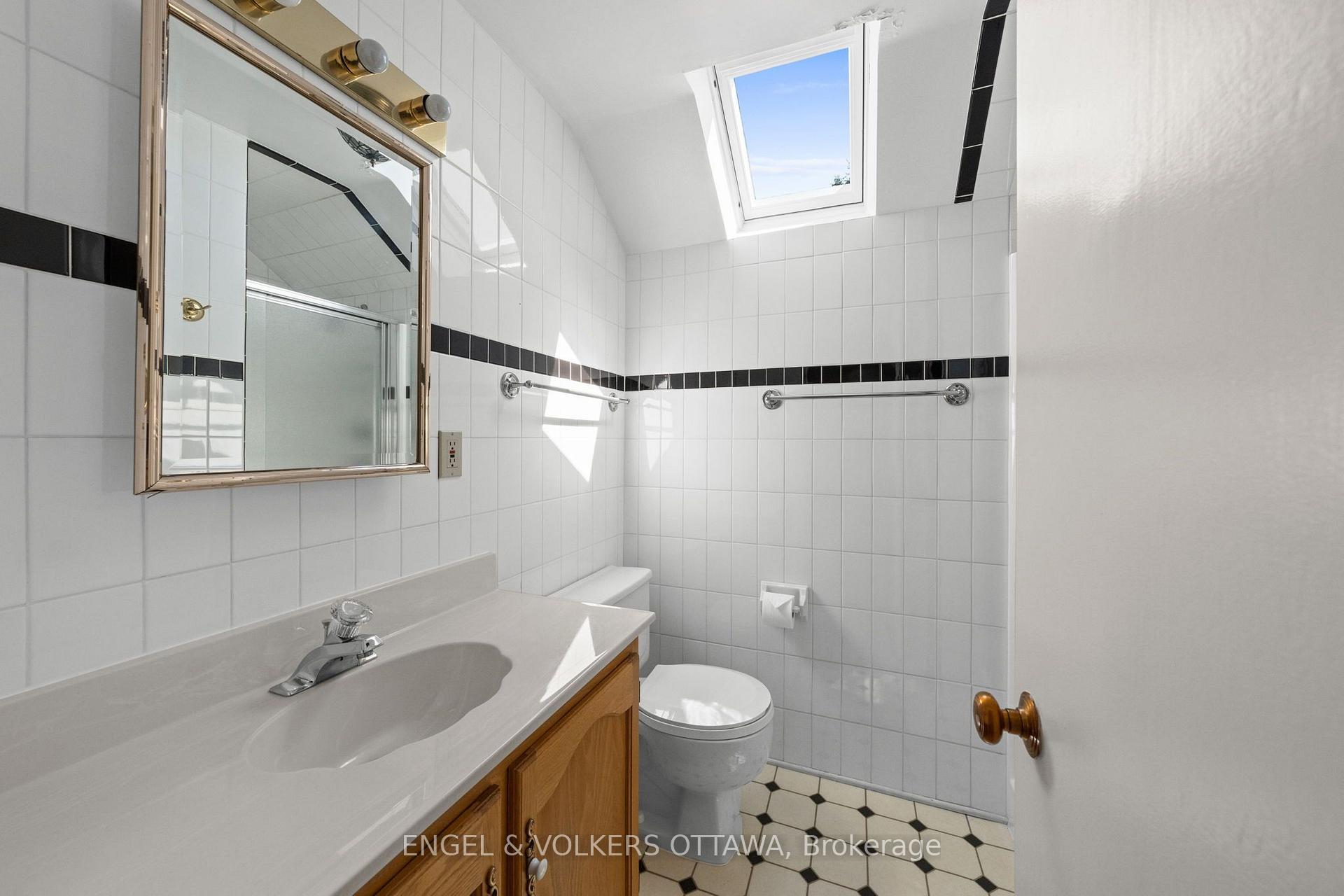 Photo 32 of 3200 Riverside Drive, Ottawa, Mooneys Bay/Revelstoke — HOMEH