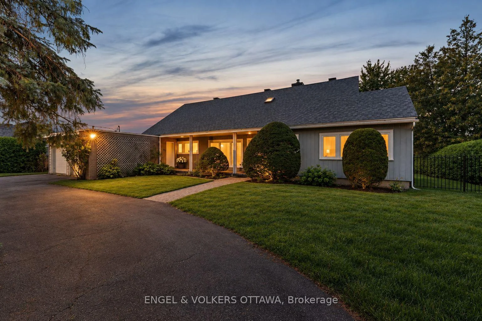Photo 2 of 3200 Riverside Drive, Ottawa, Mooneys Bay/Revelstoke — HOMEH
