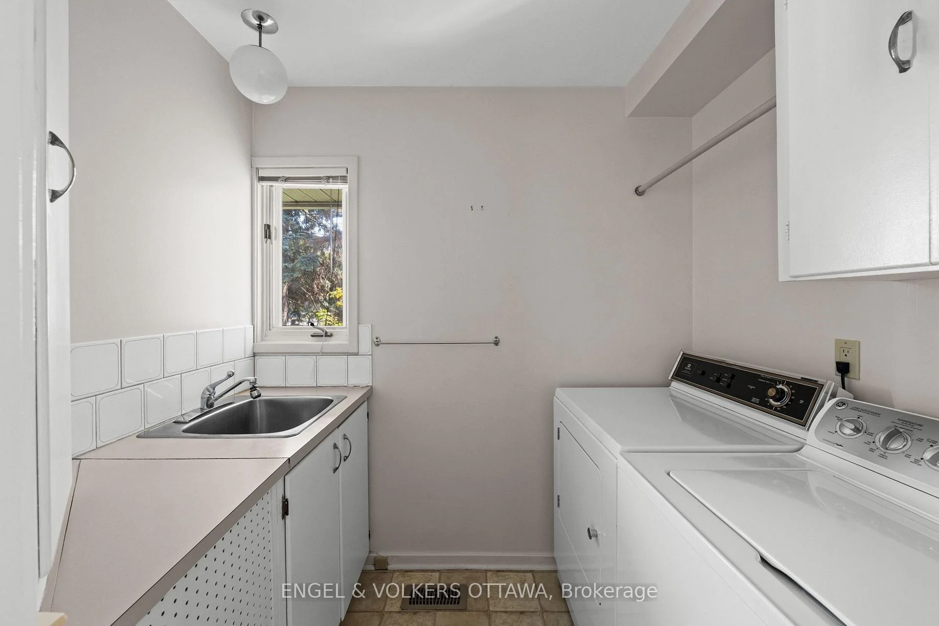 Photo 56 of 3200 Riverside Drive, Ottawa, Mooneys Bay/Revelstoke — HOMEH