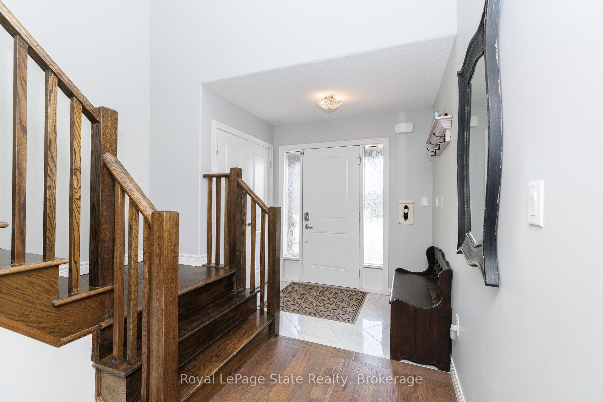 Photo 5 of 389 Murray Street, Grimsby, Grimsby Beach — HOMEH